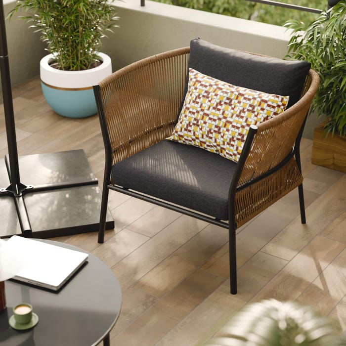 zoom chaise du salon de jardin fuji naterial exterieur terasse 
