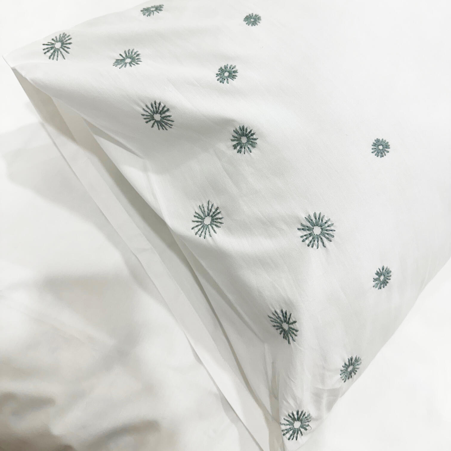 Funda nórdica + 2 fundas de almohada Joyful Poleo algodón 200 hilos flor blanco para cama de 135 cm, reversible - 7