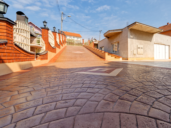 plaza realizada con hormigón impreso