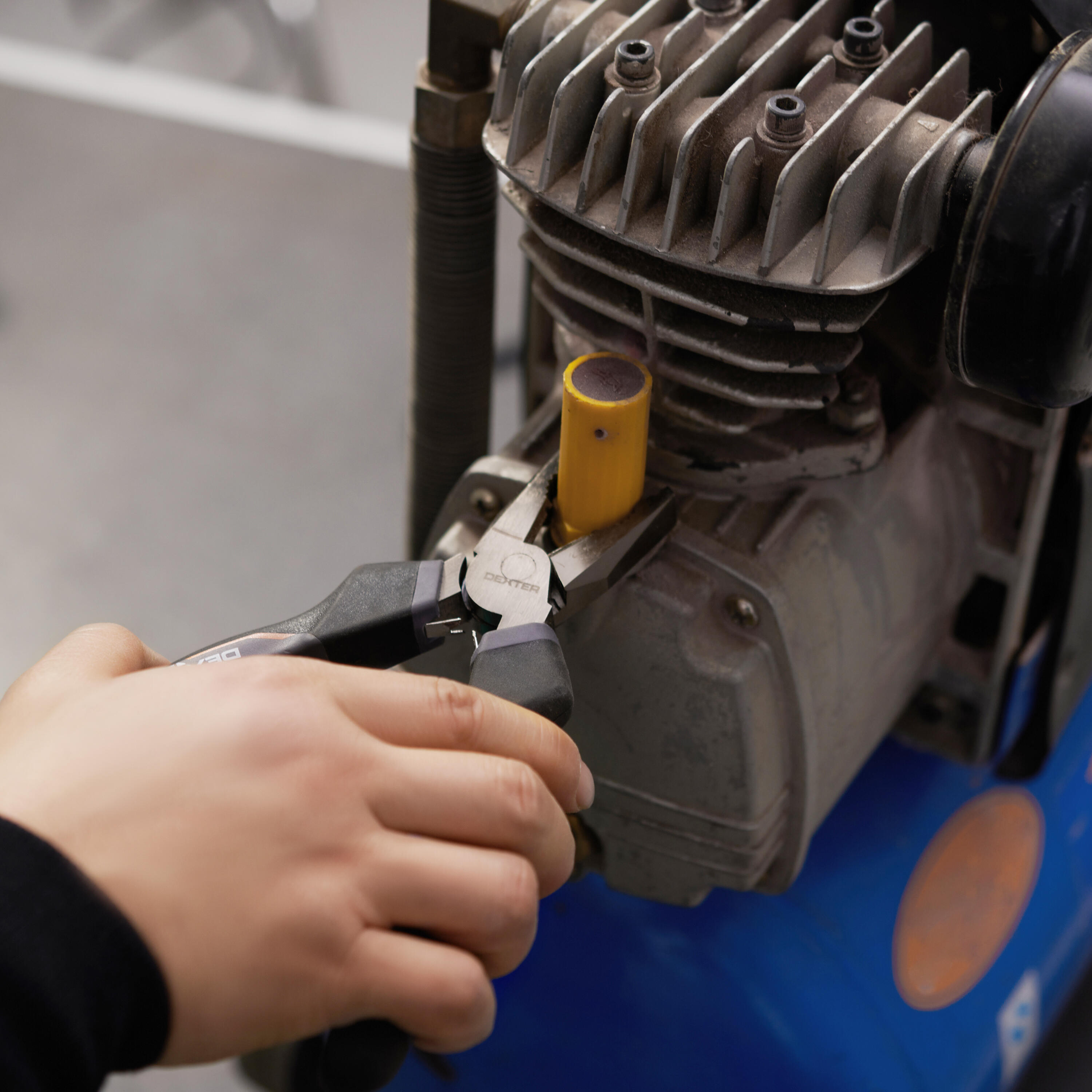 Alicate universal 180 mm DEXTER PRO - 8