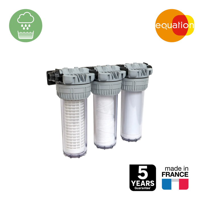 Ce kit filtre l'eau de pluie pour la stocker et l'utiliser dans des canalisations différentes de celles acheminant l'eau potable comme alimenter les WC, arroser le jardin, laver les voitures par exemple.