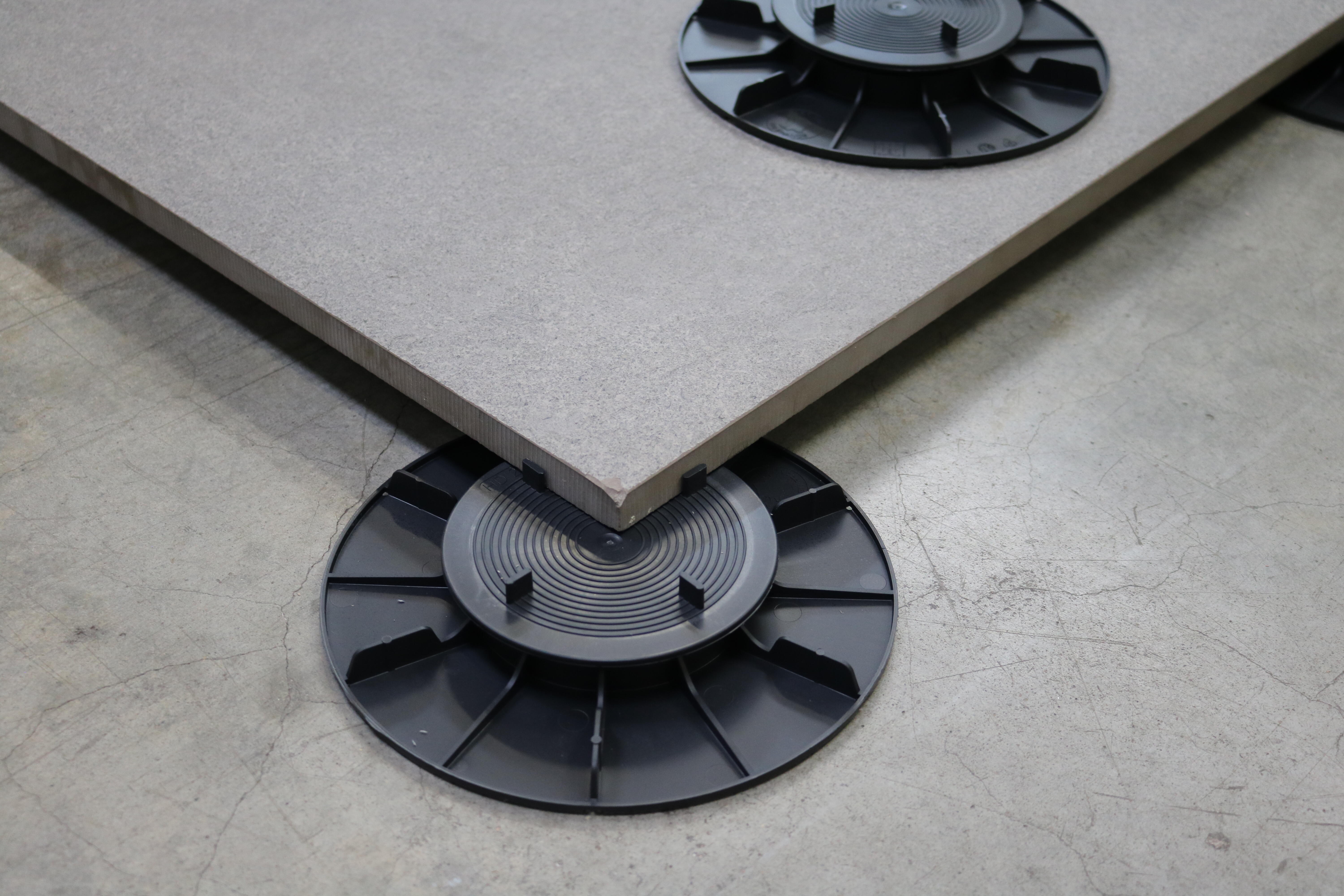 Lot de 12 plots pour dalles 100% Recyclés, H. 20 à 30 mm - 2