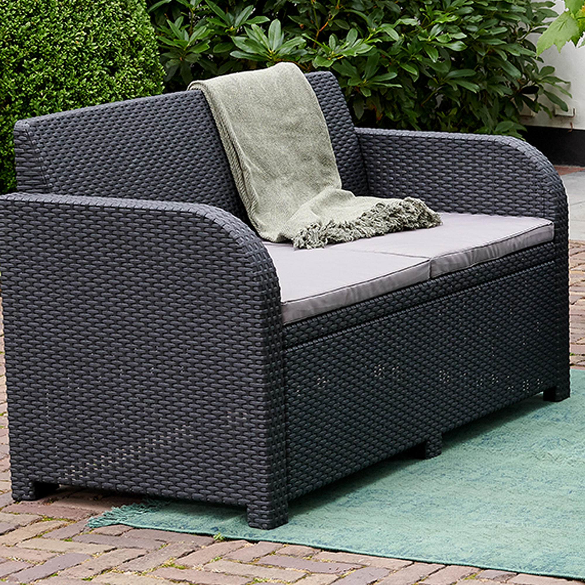 Zestaw mebli ogrodowych z poduszkami - 2