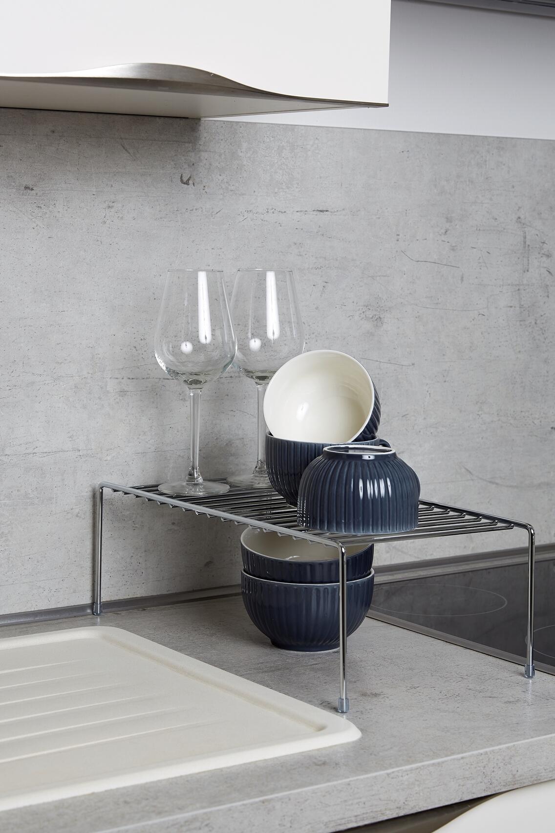 Prateleira para organização no interior de armário cromado - 2