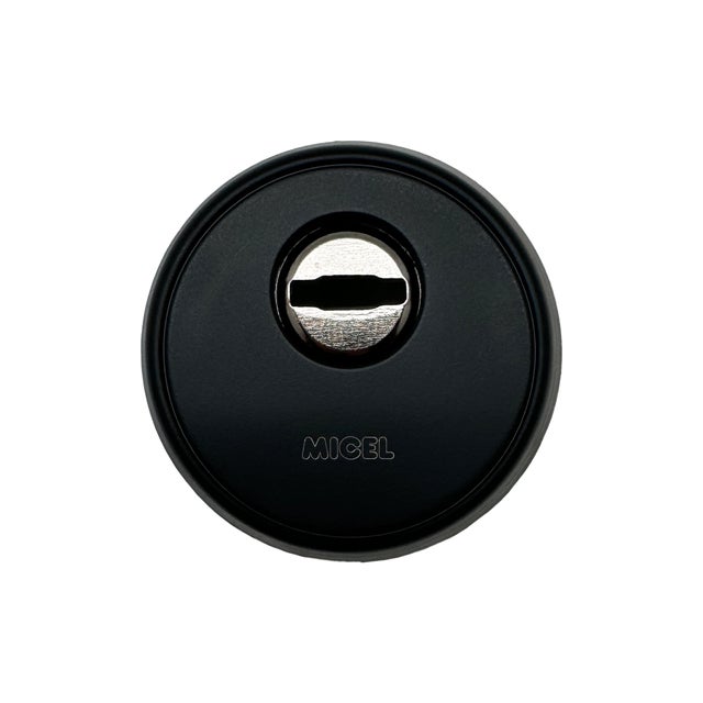 ESCUDO SEGURIDAD  63MM ACABADO NEGRO