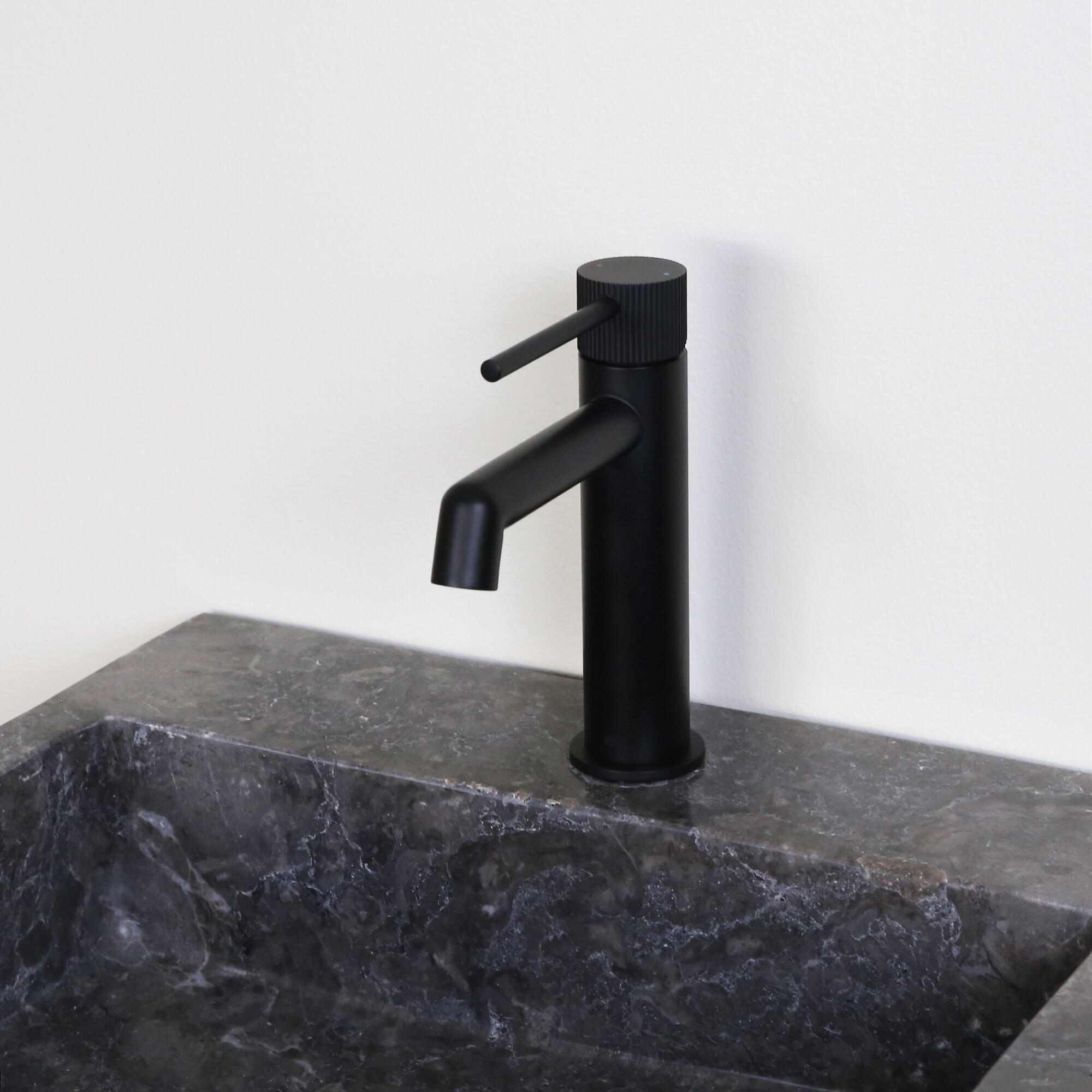 Mitigeur de lavabo noir M, Esseline, ESSEBAGNO - 2