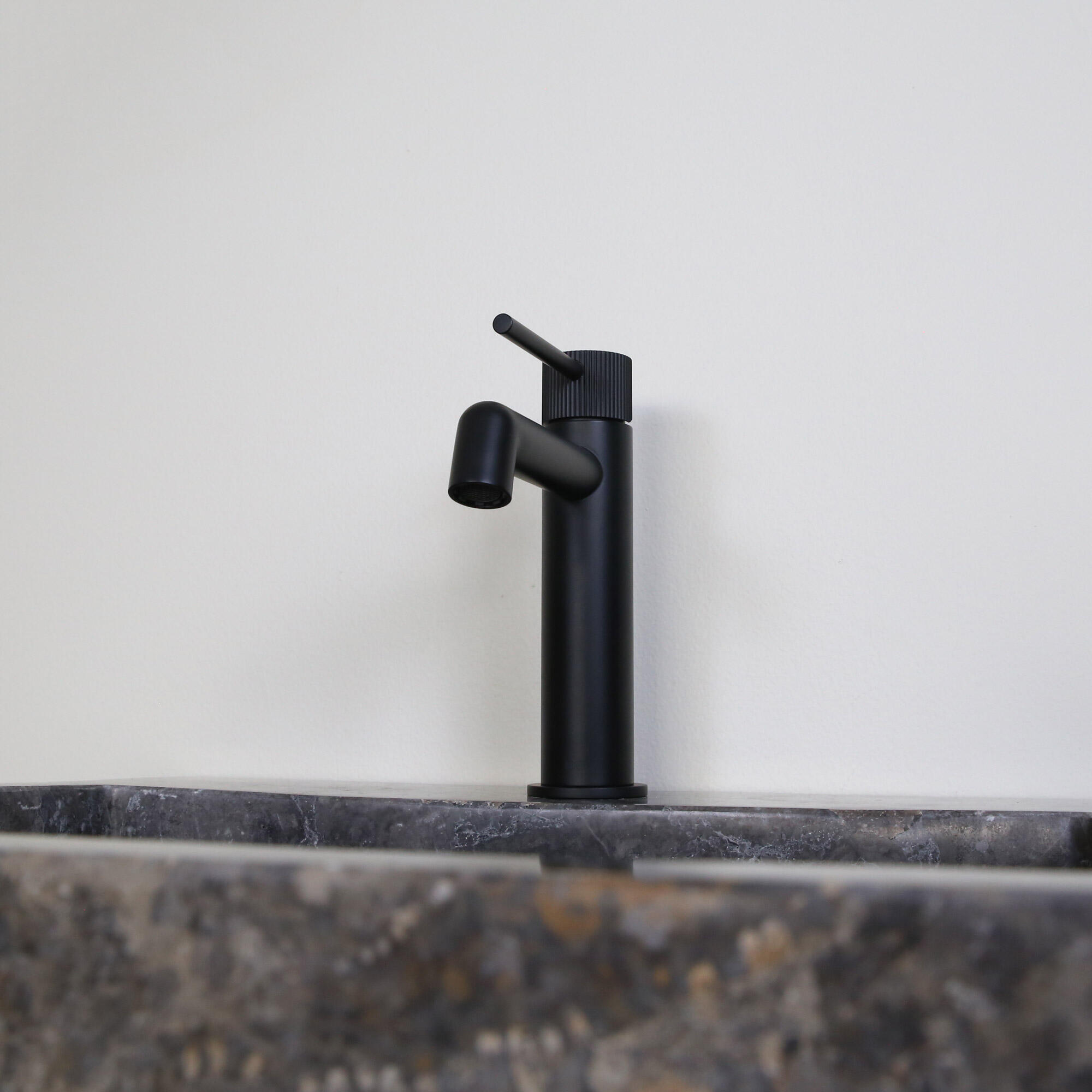 Mitigeur de lavabo noir M, Esseline, ESSEBAGNO - 3