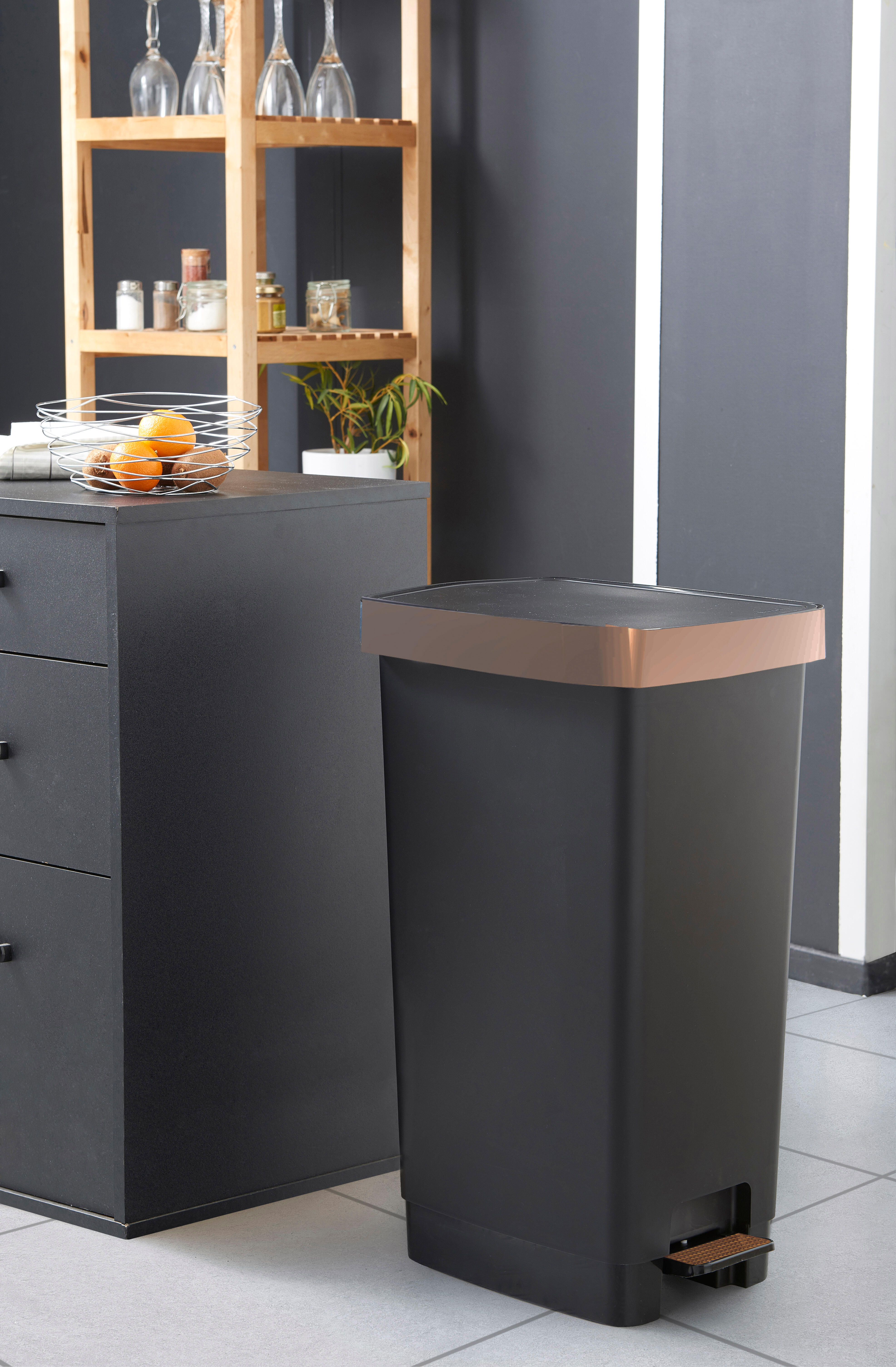 Poubelle de cuisine 40L à pédale SUNDIS Ring bin noir effet cuivre - 2