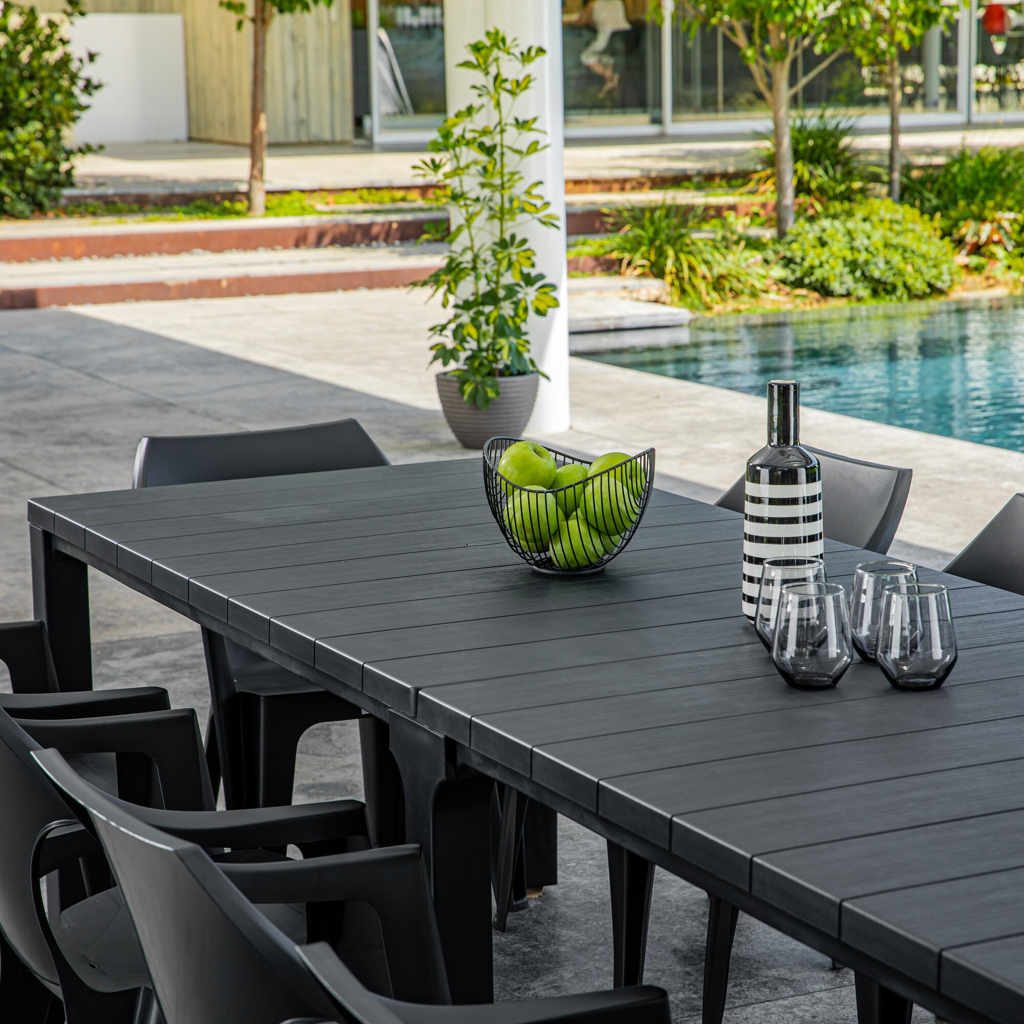 Lekki stół ogrodowy - 2