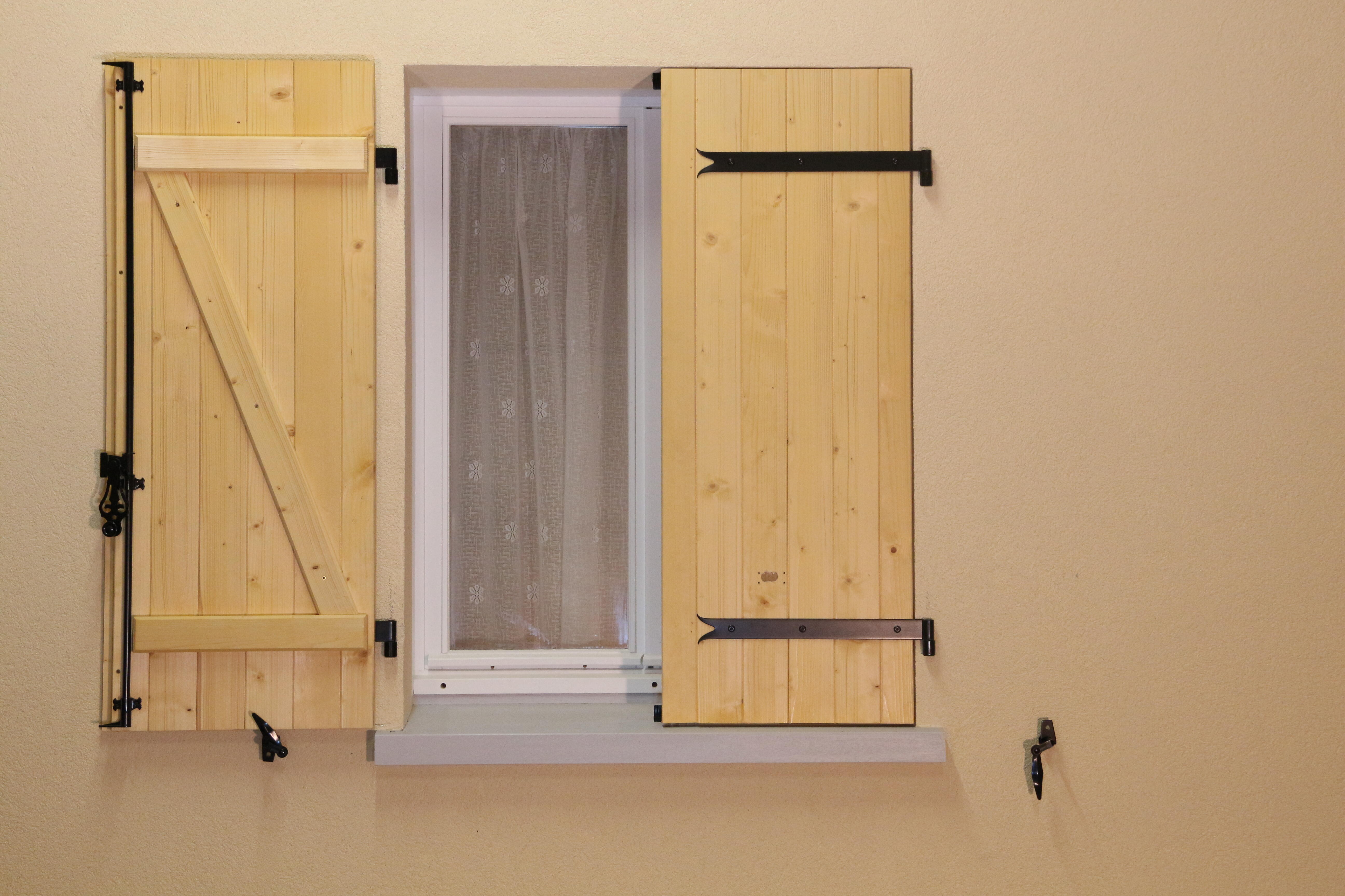 VOLET BATTANT SAPIN 2 VANTAUX 135x120 cm  - 2