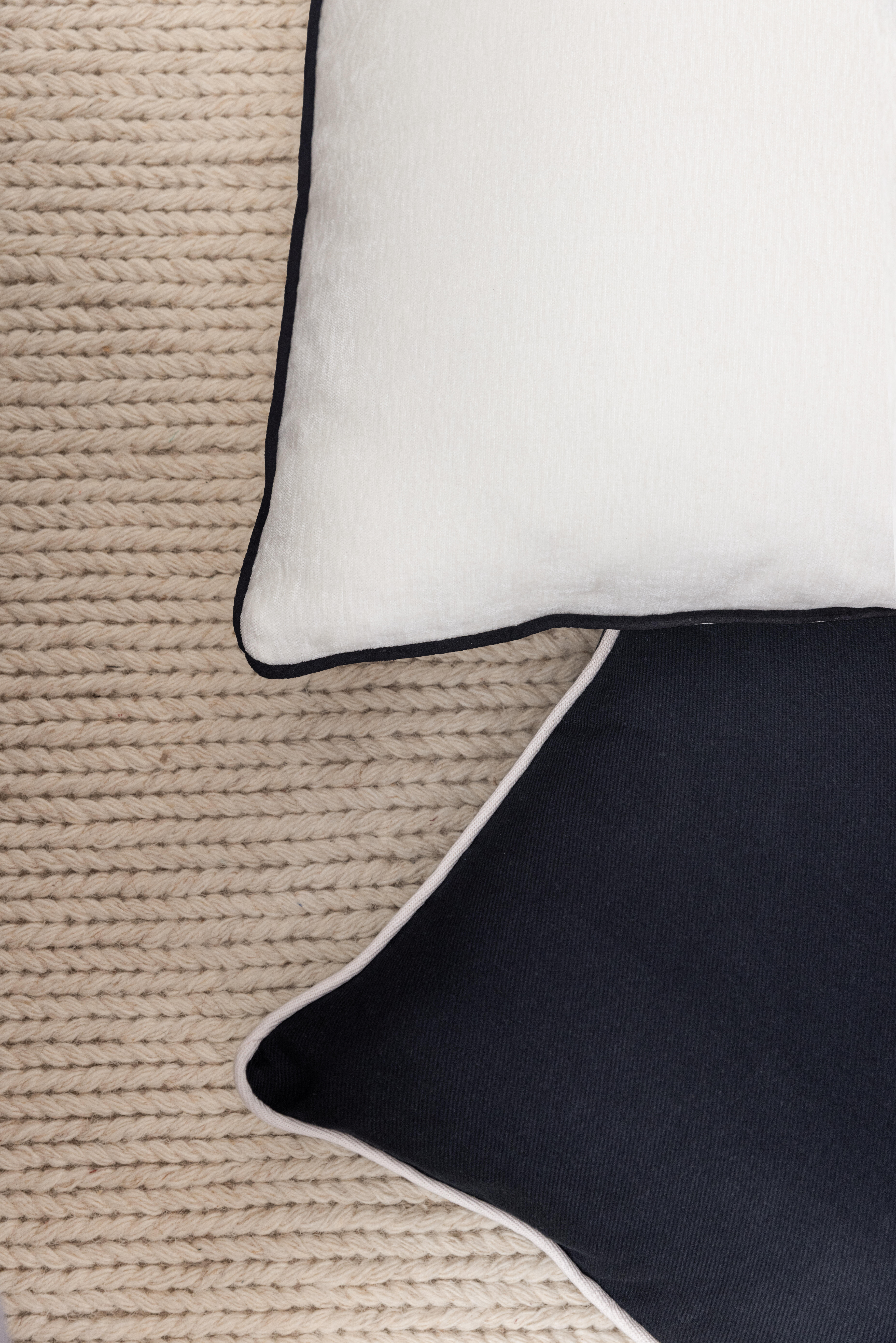 Poduszka Kalpe biała 45 x 45 cm Inspire - 3