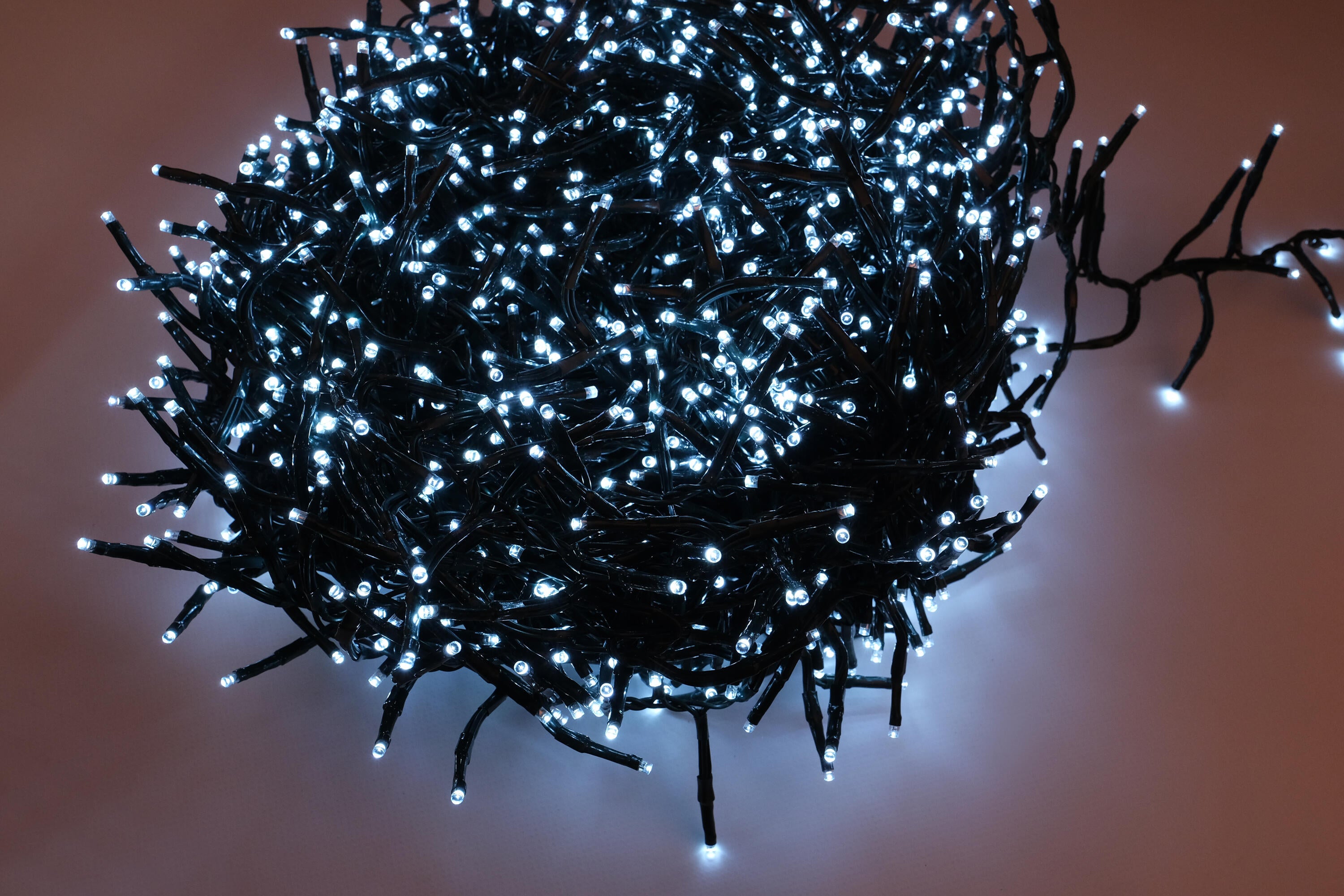 Guirnalda iluminada para árbol de 240 cm  con 1758 bombillas LED blanco de 25.50 metros de iluminación para exterior a red eléctrica - 3