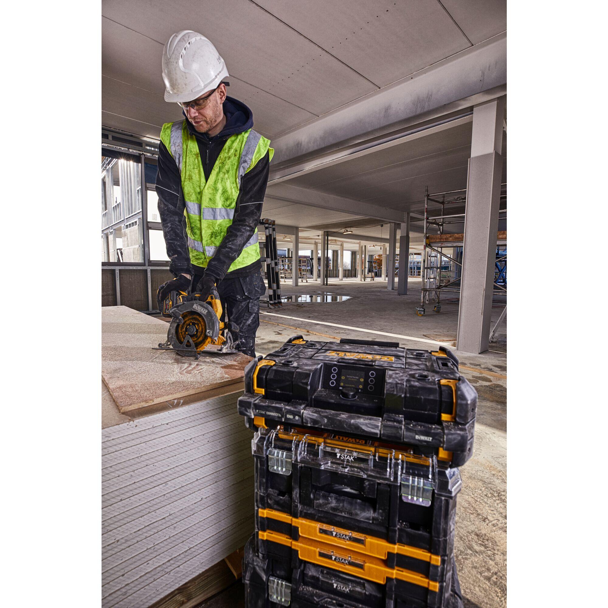 Radio budowlane z ładowarką DWST1-81078-QW DeWalt - 2