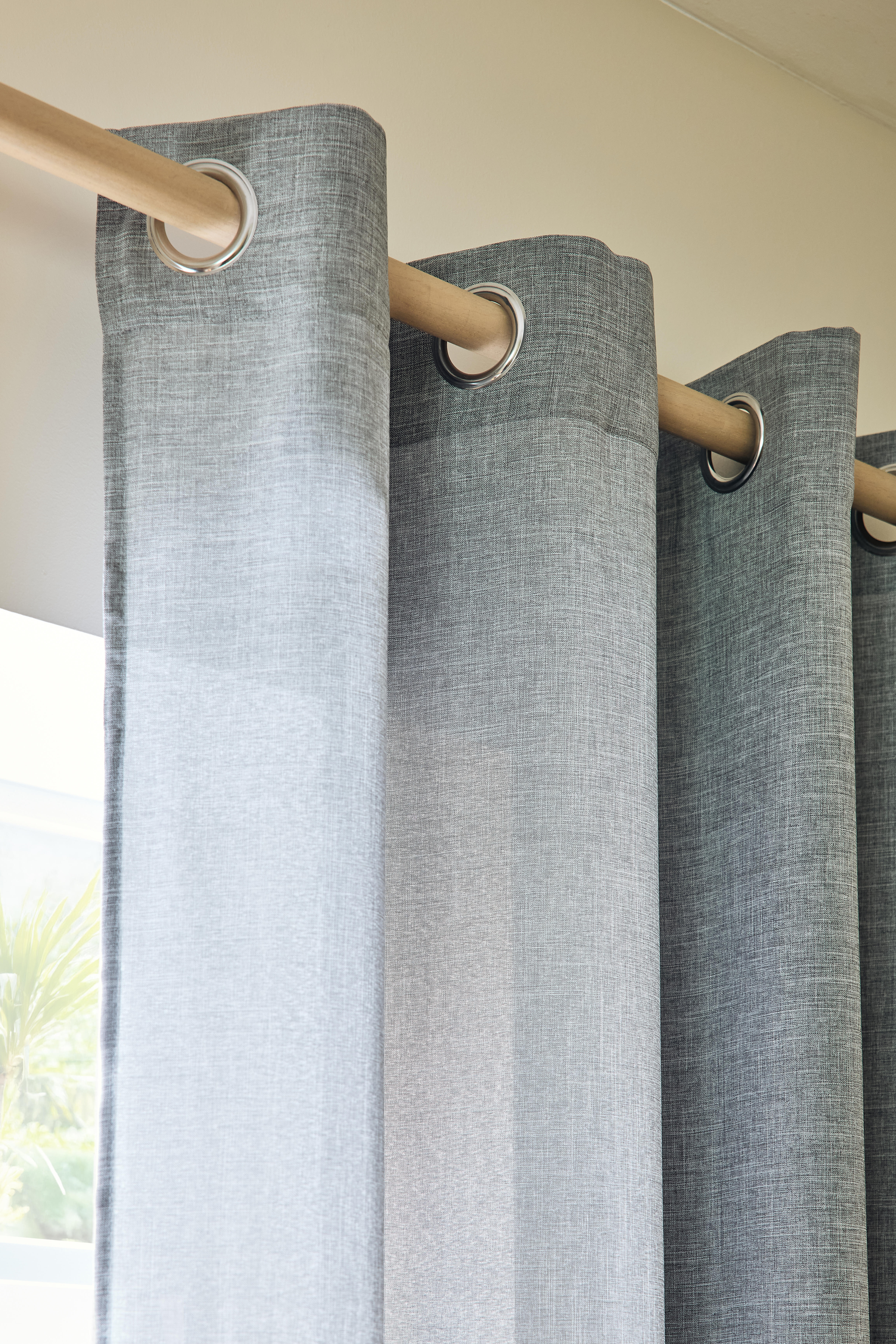 Cortina ollaos Rasberry poliéster liso gris granito INSPIRE de 140x280cm. Cinta termopegada - 6