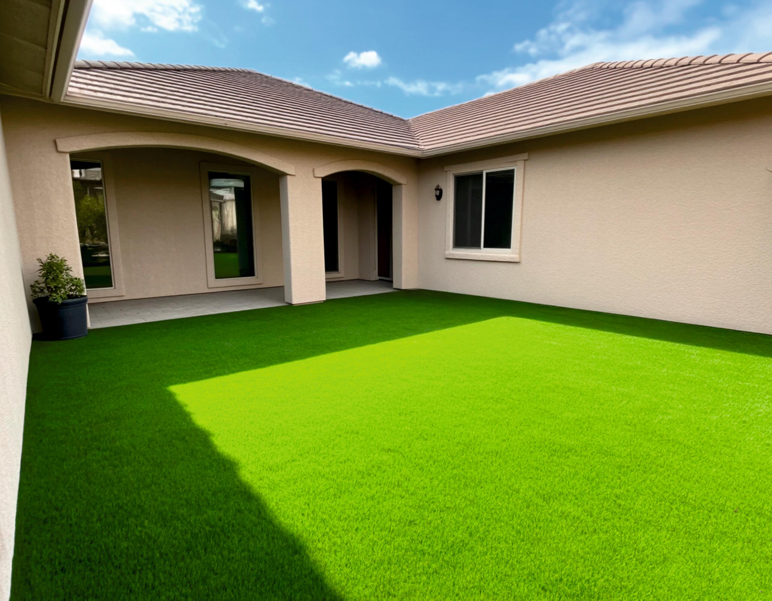 Rolo de relva artificial XAMANEK CALPE 45MM 2X5M 25200 pontadas m2 e 11000 DTex - 5