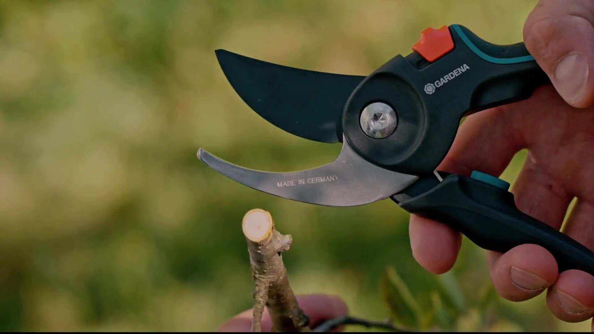 Potatore GARDENA PremiumCut Pro Bypass lame in acciaio antiaderente per rami fino a 24 mm - 2