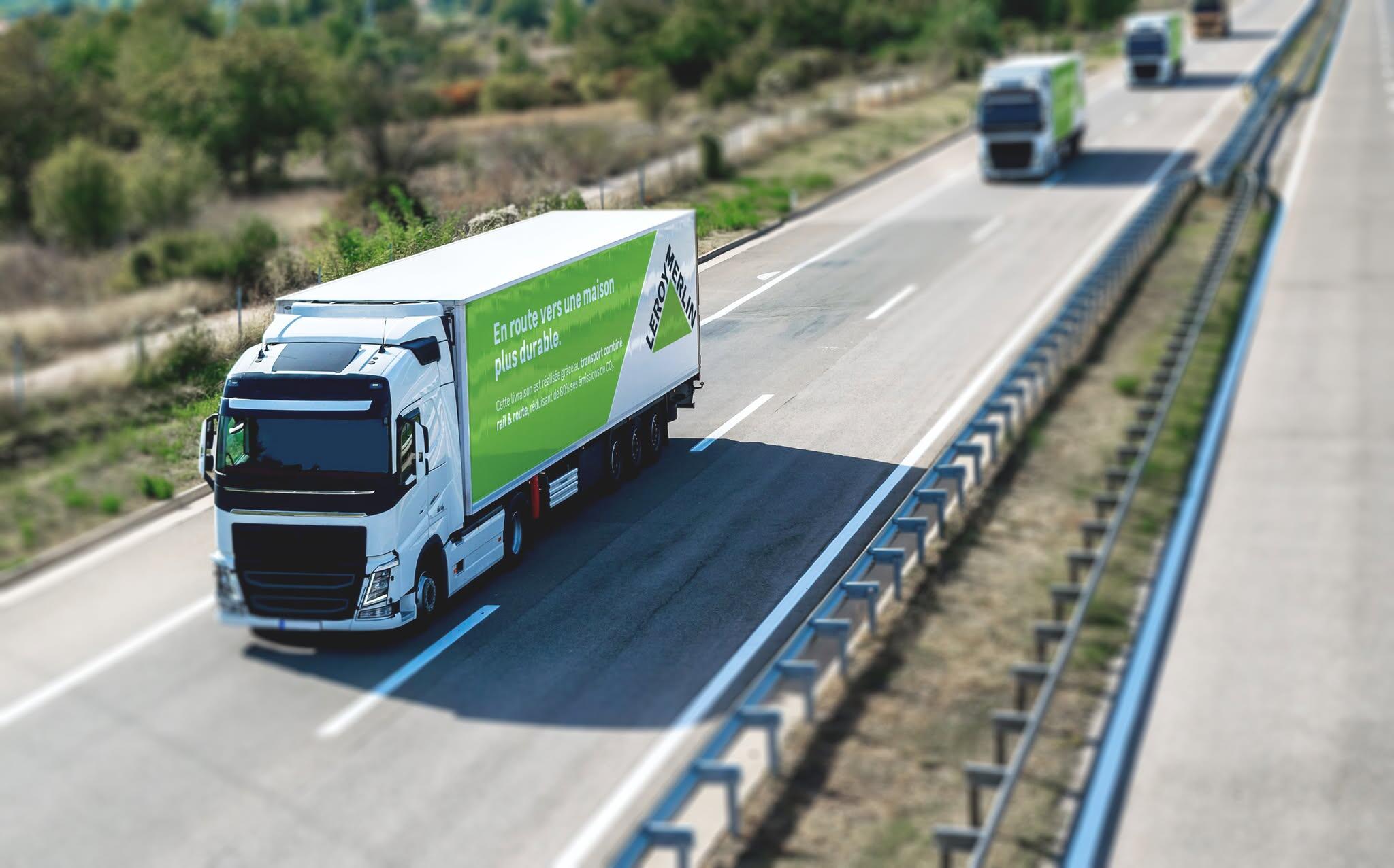 camion leroy merlin sur autoroute