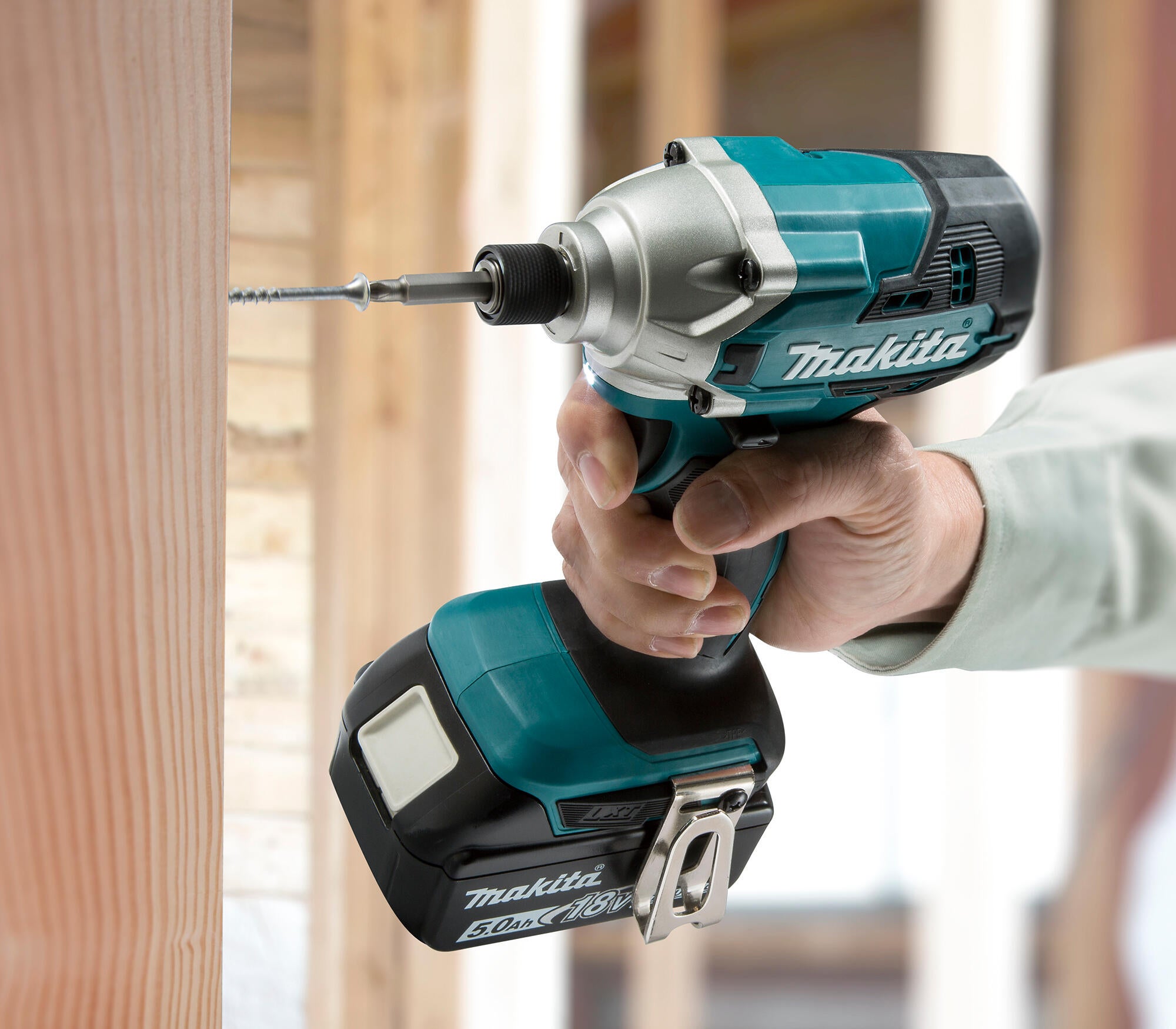 Atornillador de impacto a batería MAKITA 18V - Sin batería - Atornillador de impacto LXT - 2
