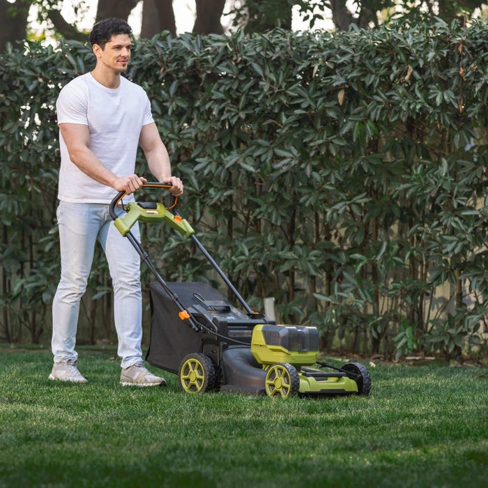 Puissance et autonomie pour une tonte sans effort