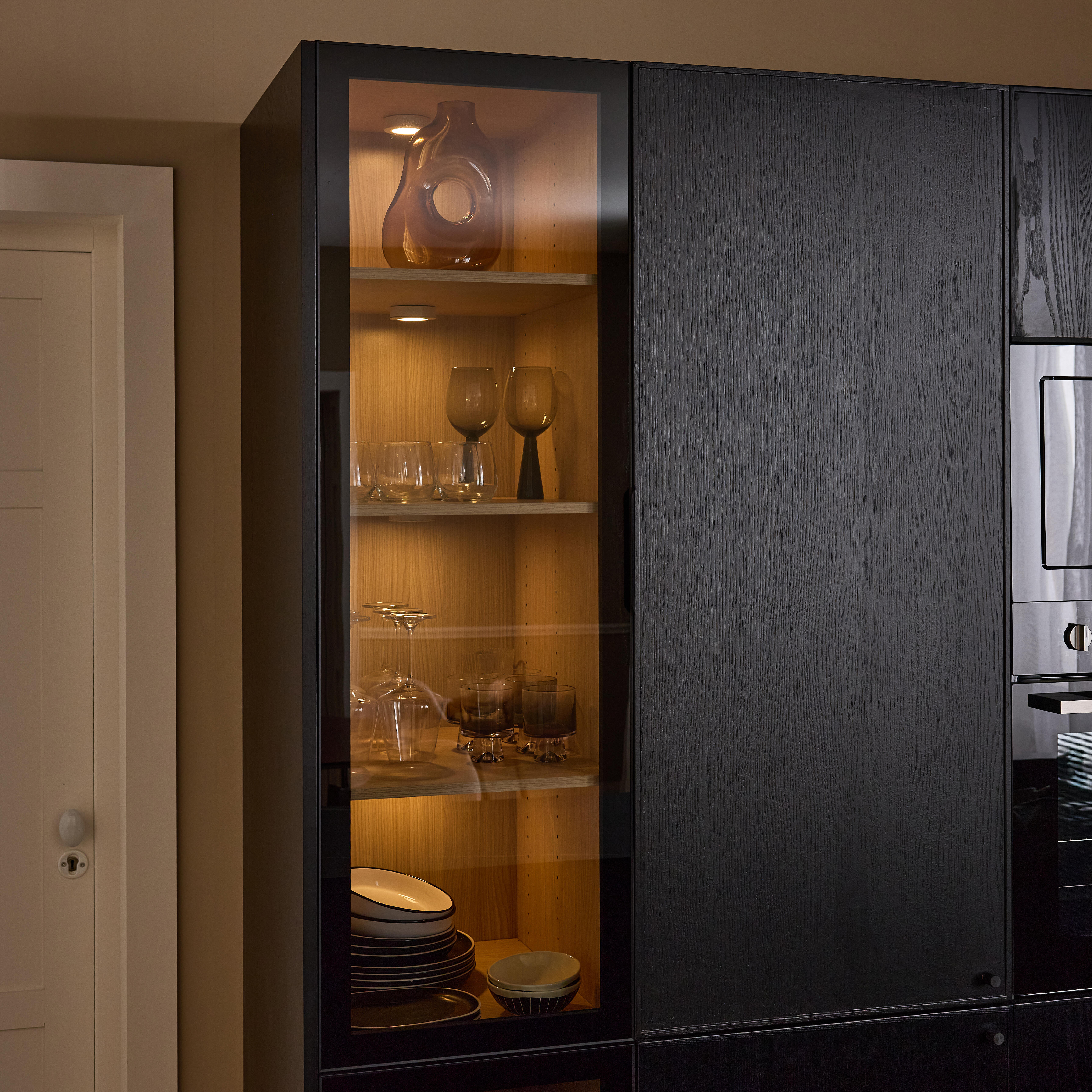 Porta vitrine alumínio 45x138 cm preto e vidro escuro Samara - 22