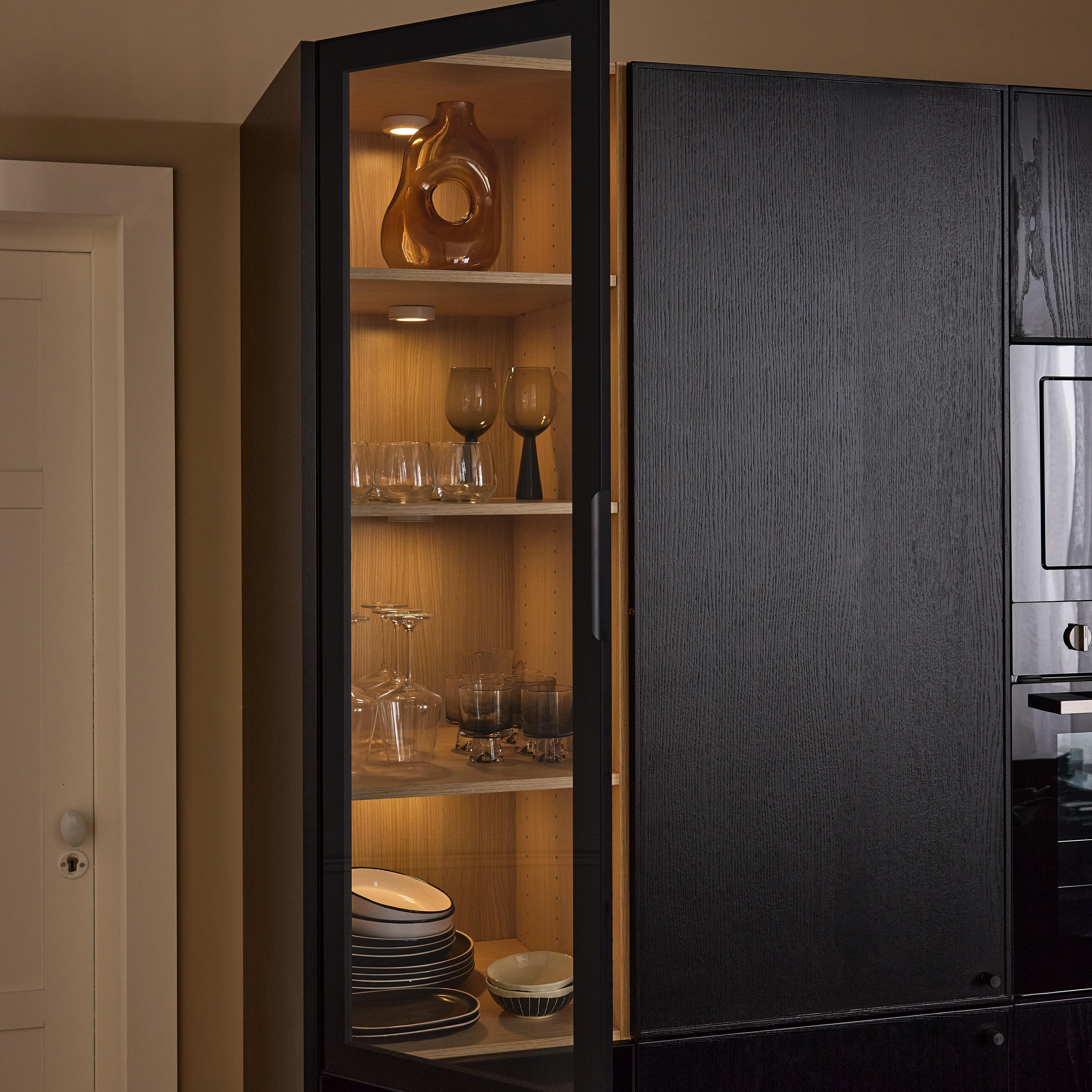 Porta vitrine alumínio 45x138 cm preto e vidro escuro Samara - 21
