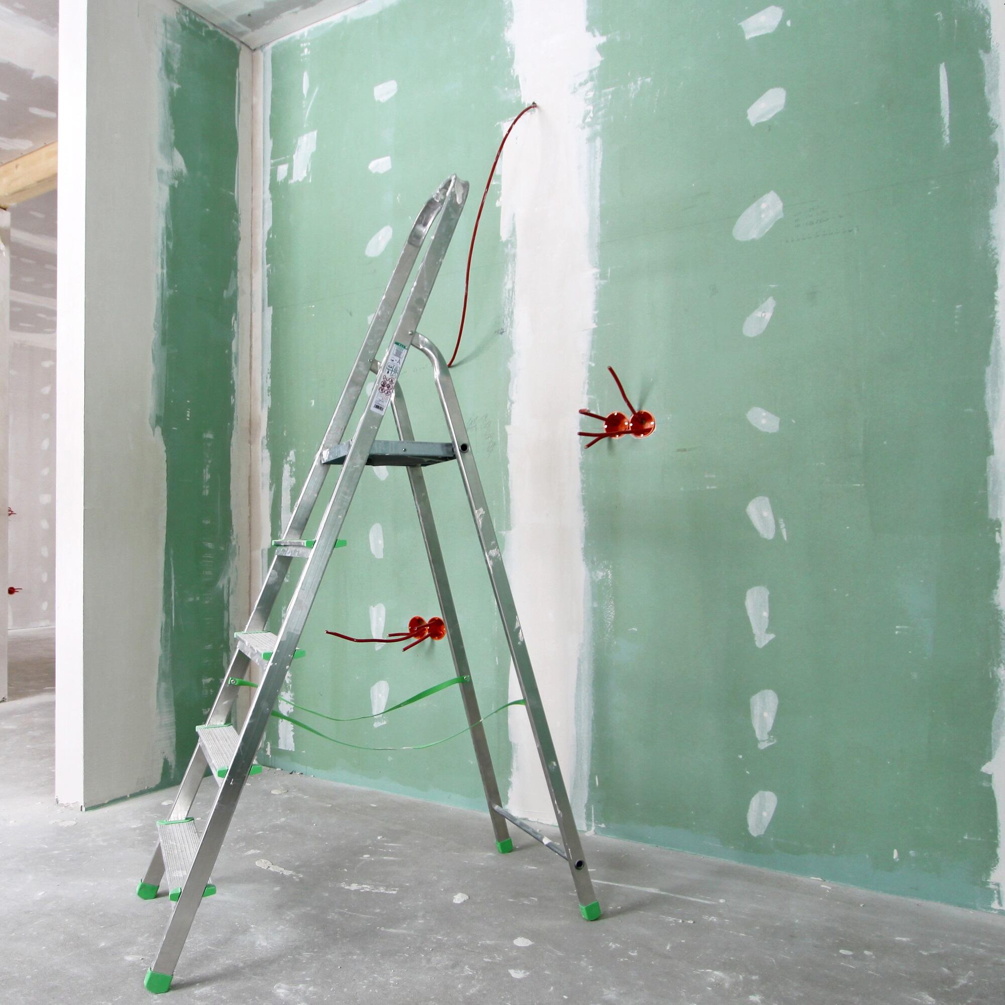 Ściana z płyt GKBI NORGIPS impregnowanych.