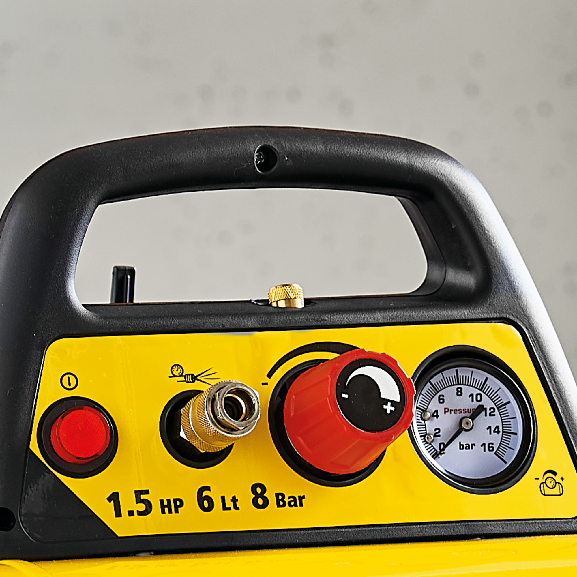 Przedni panel kompresora.