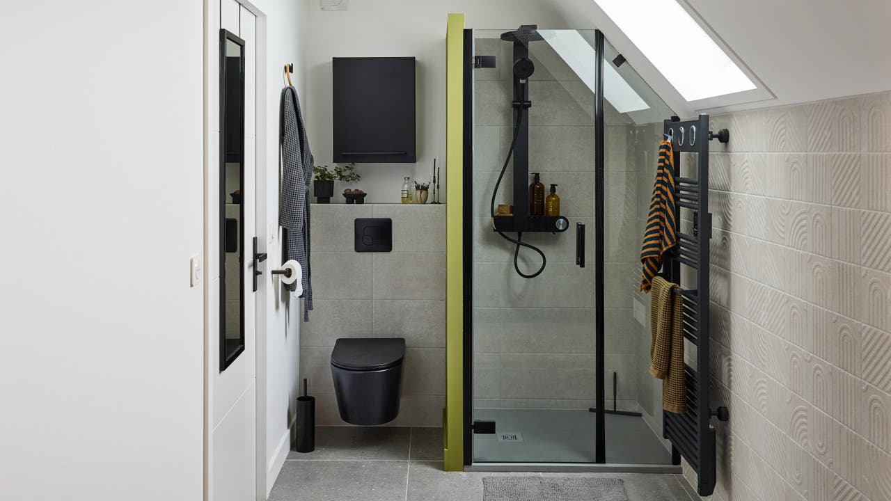 Diapositive Une petite salle de bains sous combles