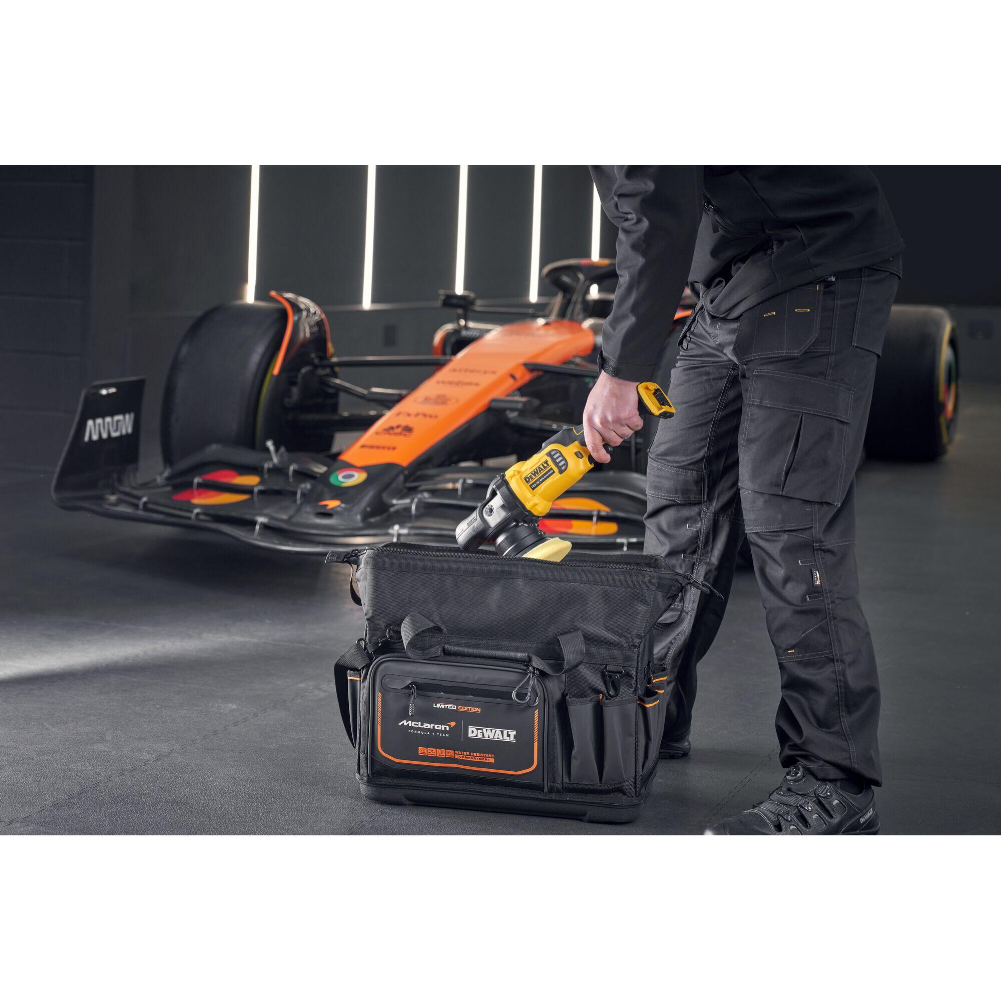 Bolsa Dewalt de acesso completo edição Mclaren IP54 33 compartilhamentos 25 kg  DWST60104-9 - 4