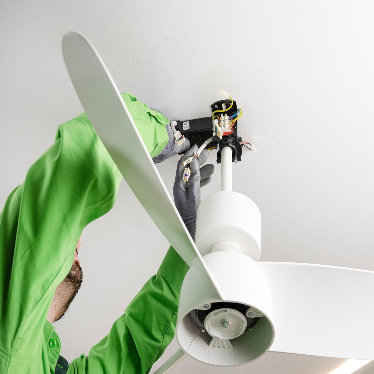 inserta el receptor en el ventilador