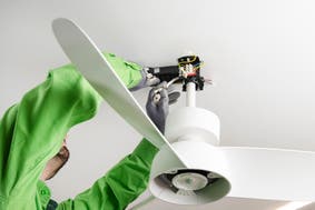 inserta el receptor en el ventilador
