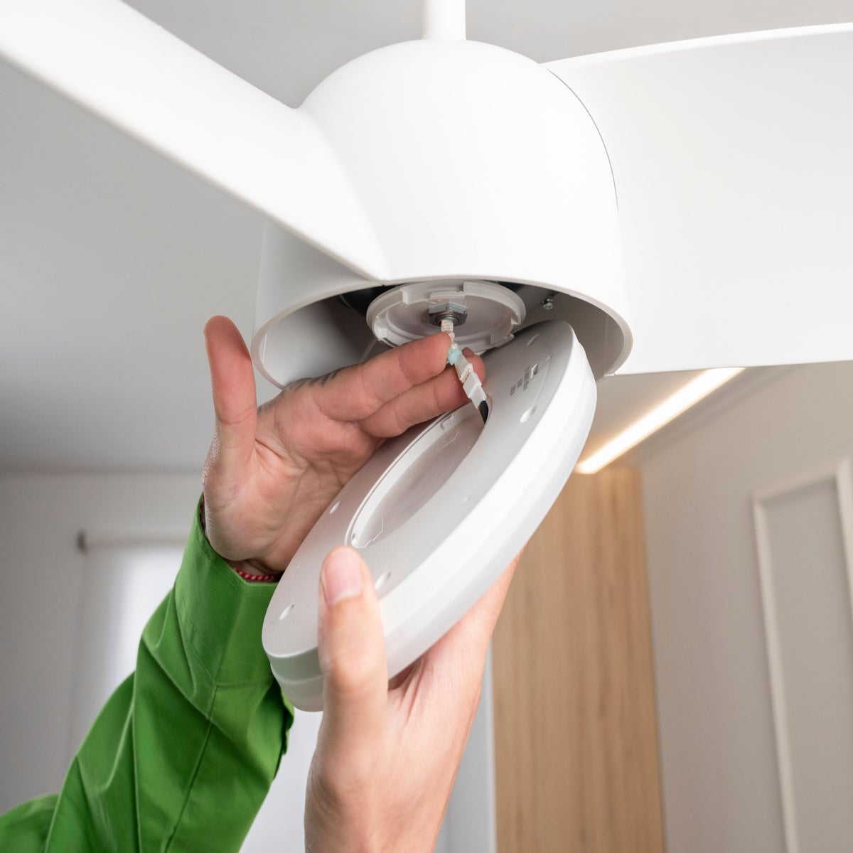 coloca la placa led del ventilador