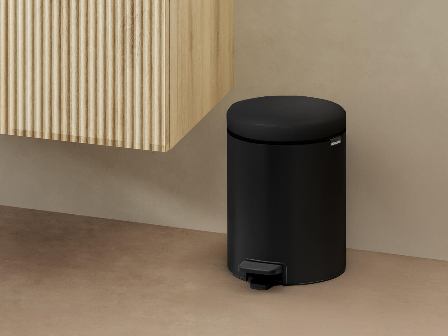 Balde do lixo BRABANTIA NEWICON PRETO MATE 3L - 4