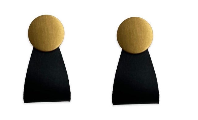 2 boutons de meuble Figuré Kos, cuir noir / laiton peint