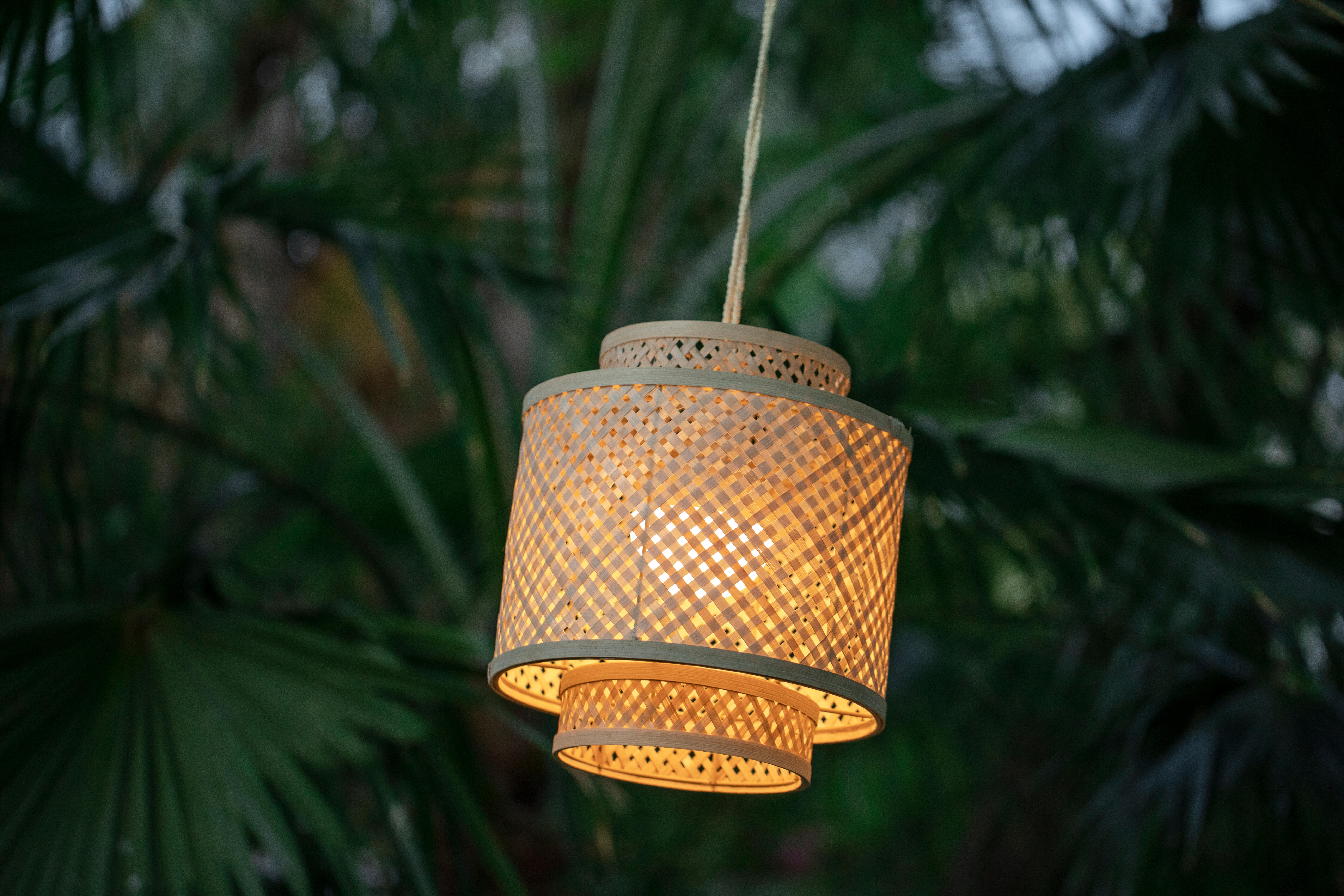 Lámpara de techo colgante exterior de mimbre marrón 1 luz led aspem inspire + bombilla caspe con batería y usb 2700k