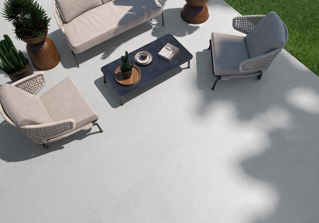 Suelo piscina porcelánico Norton efecto piedra gris claro 60x60 cm C3 ARTENS