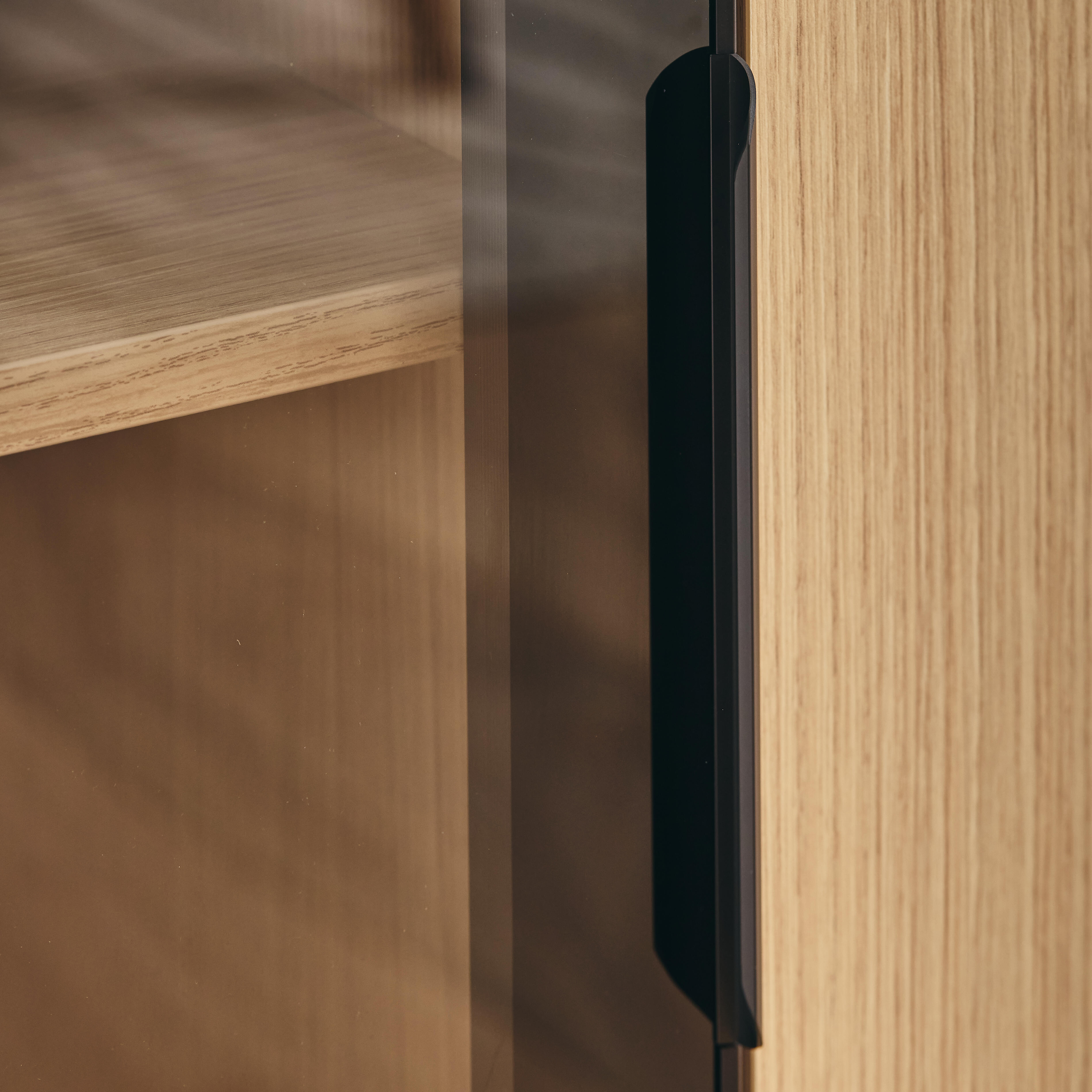 Porta vitrine alumínio 45x138 cm preto e vidro escuro Samara - 14