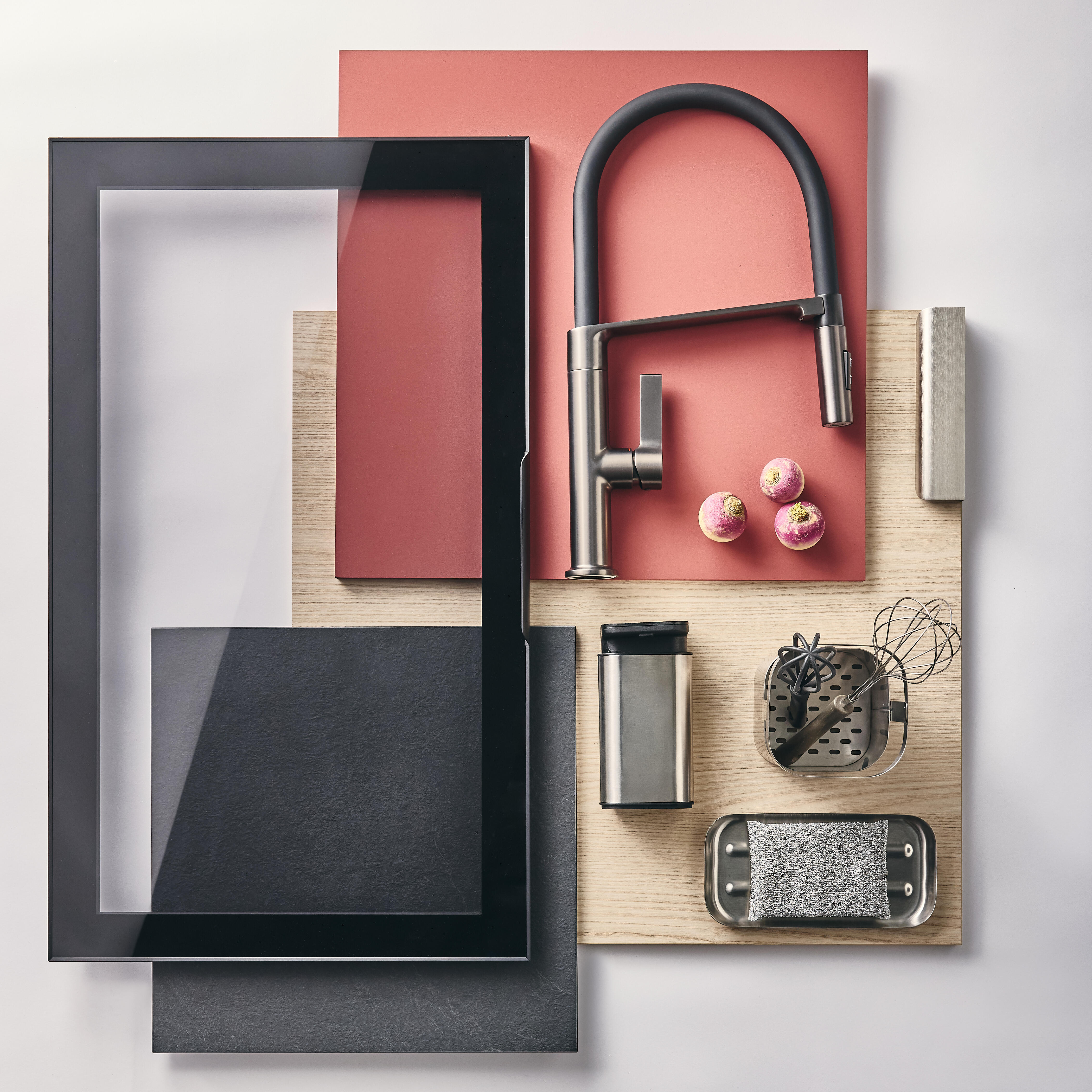 Porta vitrine alumínio 45x138 cm preto e vidro escuro Samara - 13