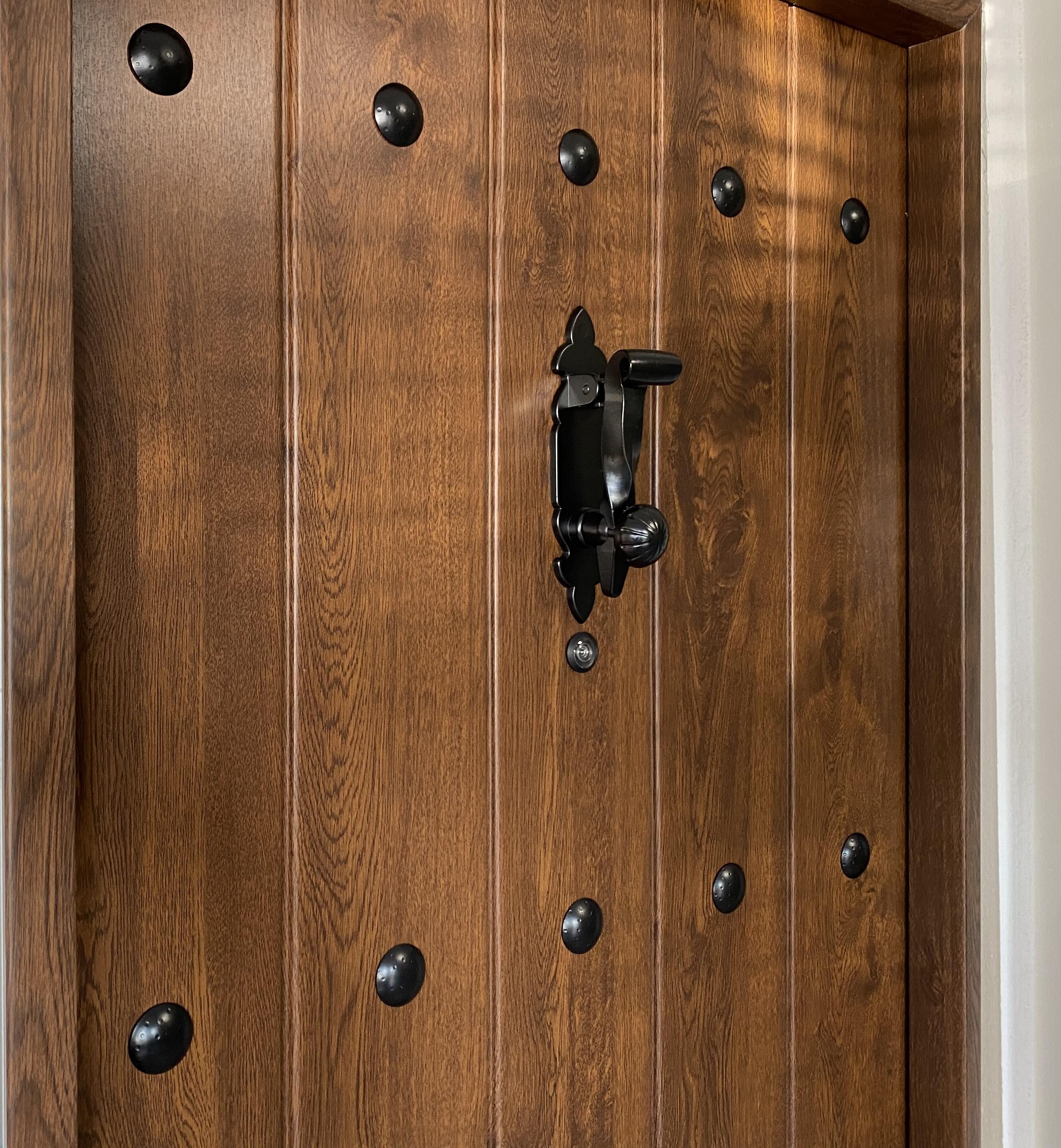 PUERTA ENTRADA RESIDENCIAL METAL RUSTICA PVC NOGAL 80 CM DERECHA - 3