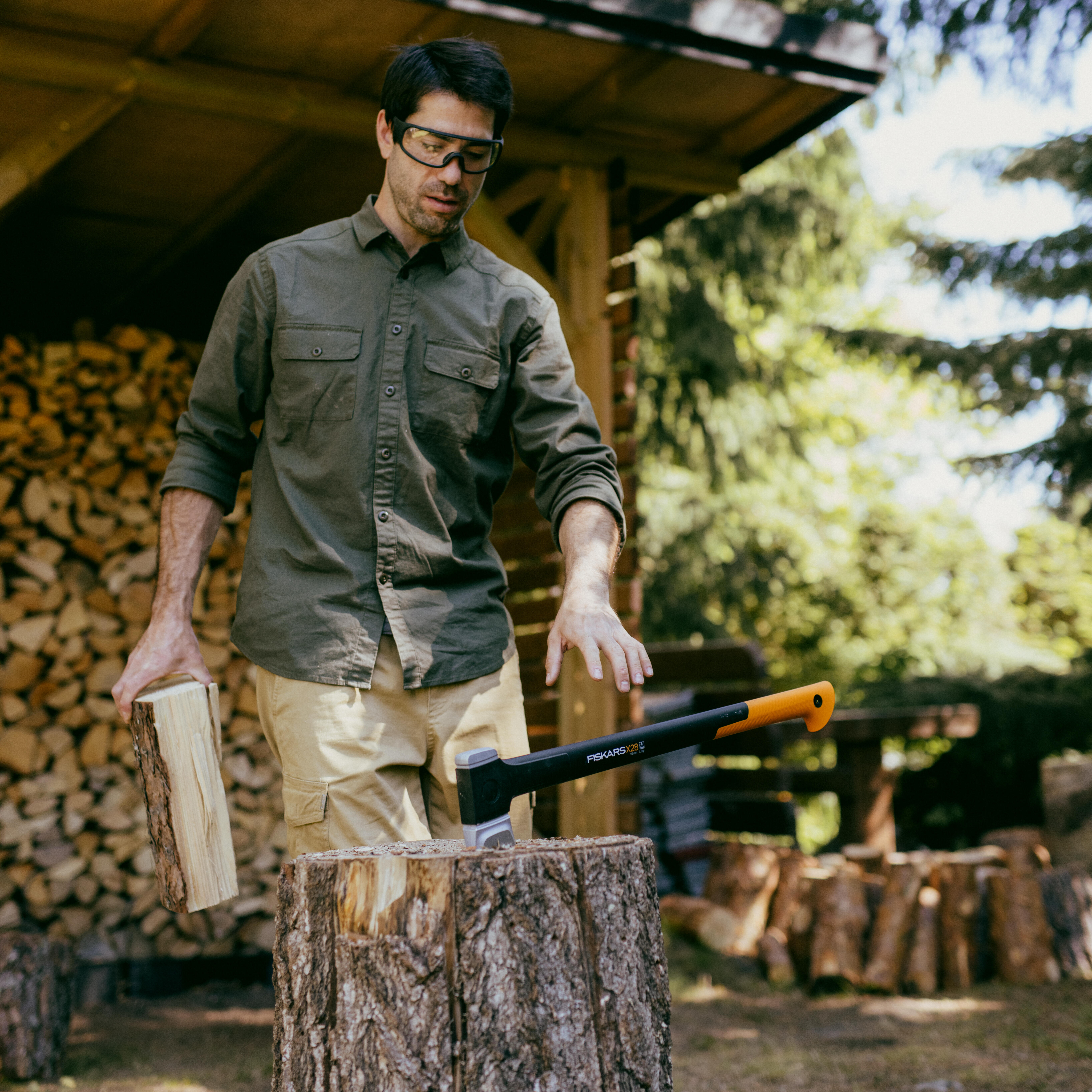 Siekiera na pniu - 3