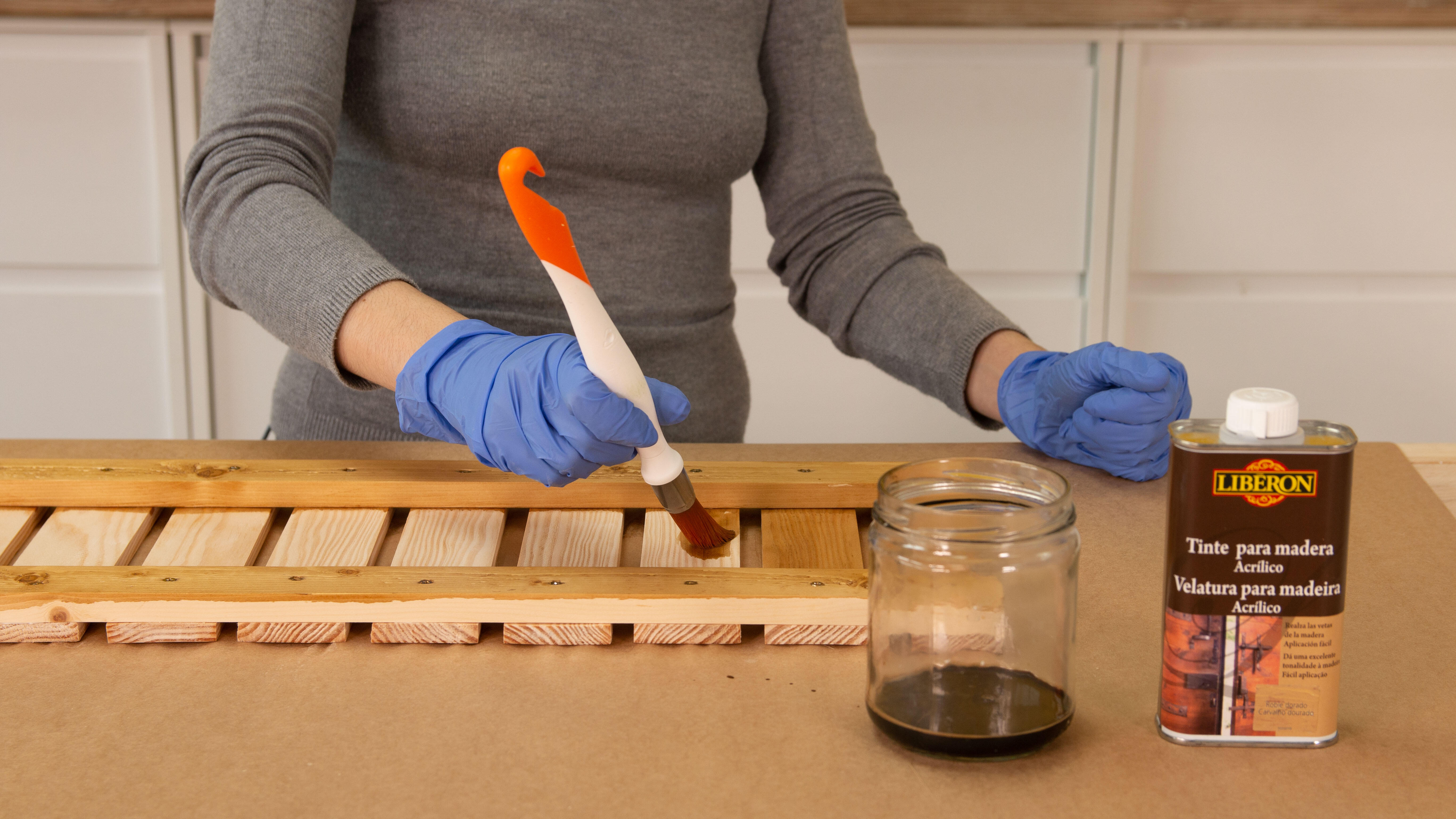 Tinte de madera interior para mobiliario LIBÉRON en color Castaño, acabo mate de 250 ml. Base agua. - 2