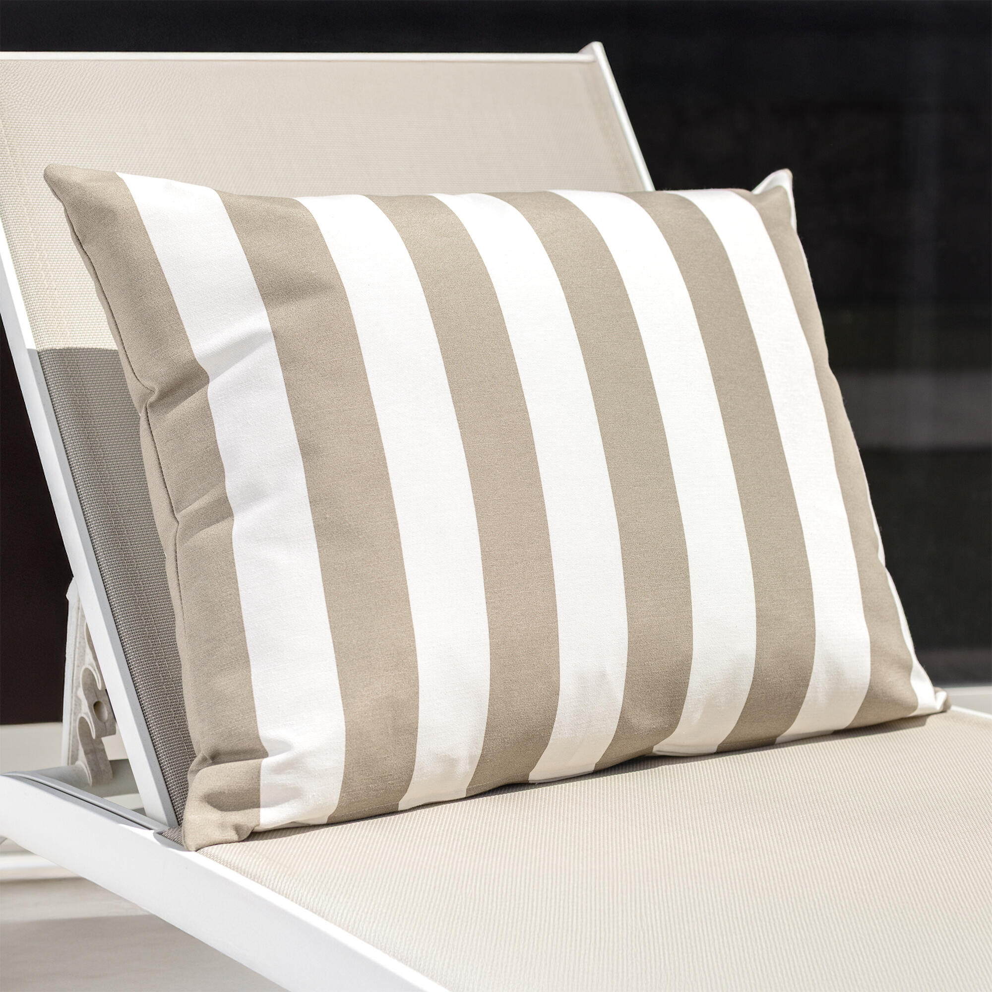 Cojín decorativo rectangular exterior e interior Rayas algodón, poliéster beige doble cara overlock y cosido 60x50cm - 3