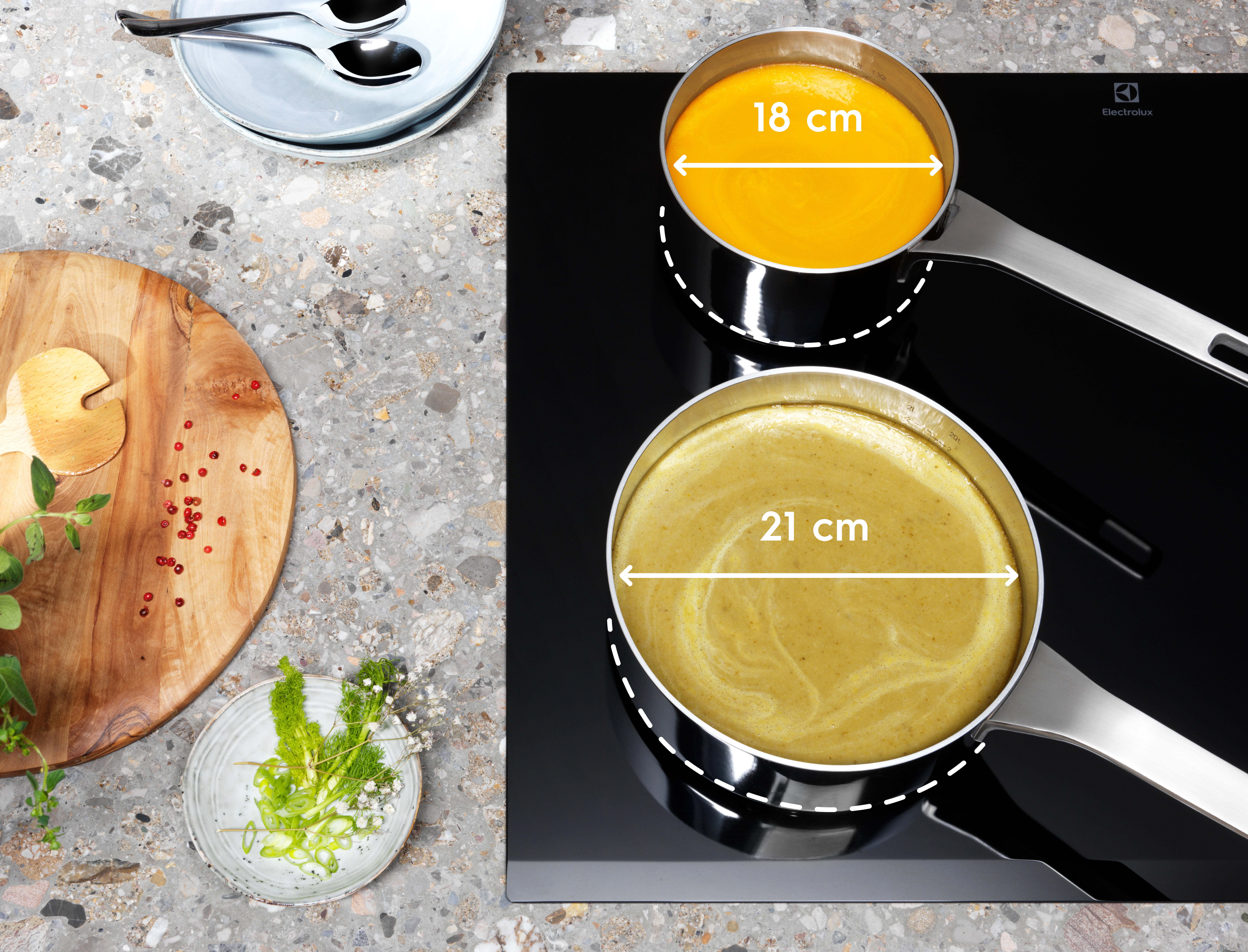 Table de cuisson électrolux avec foyer qui s'adaptent aux récipients - 1
