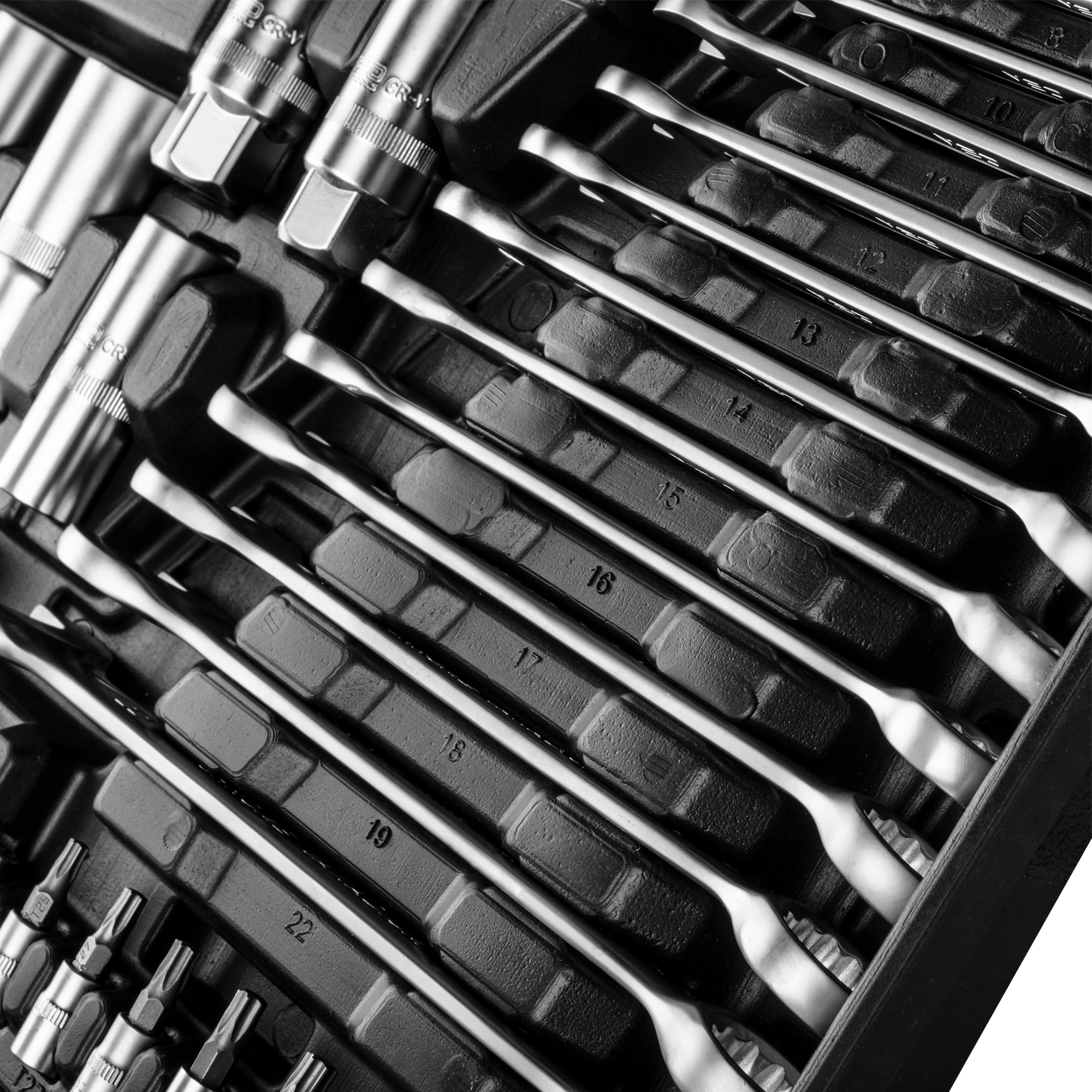 Zestaw kluczy nasadowych do naprawy pojazdów, maszyn i urządzeń - 3