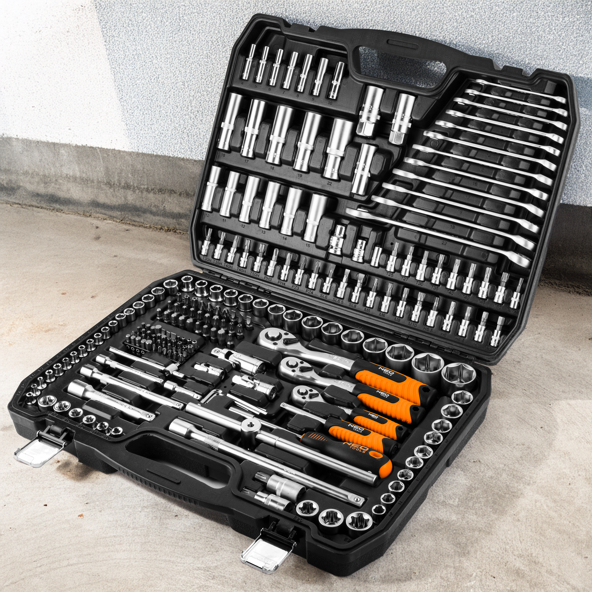 Zestaw kluczy nasadowych 216 szt. Neo - 1