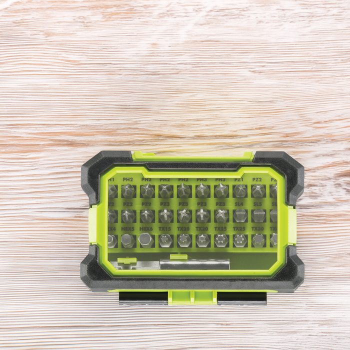 Udarowa wiertarko-wkrętarka akumulatorowa Ryobi z zestawem bitów