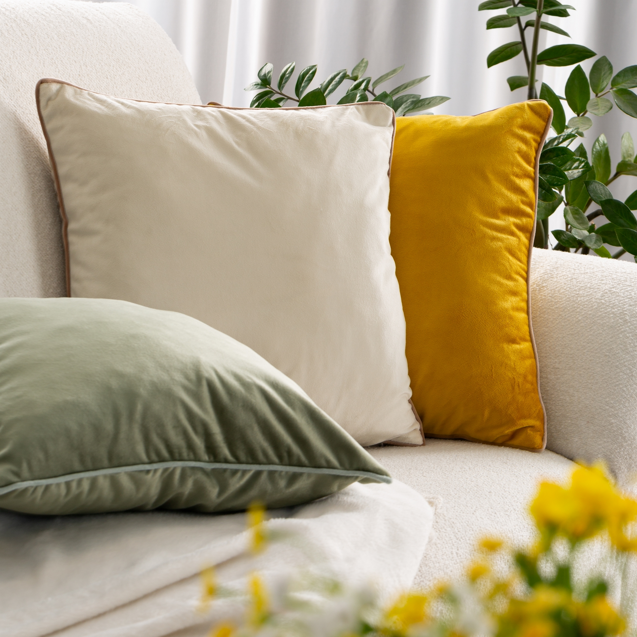 Poduszka welwetowa Gaja ciemnobeżowa 60 x 60 cm - 4