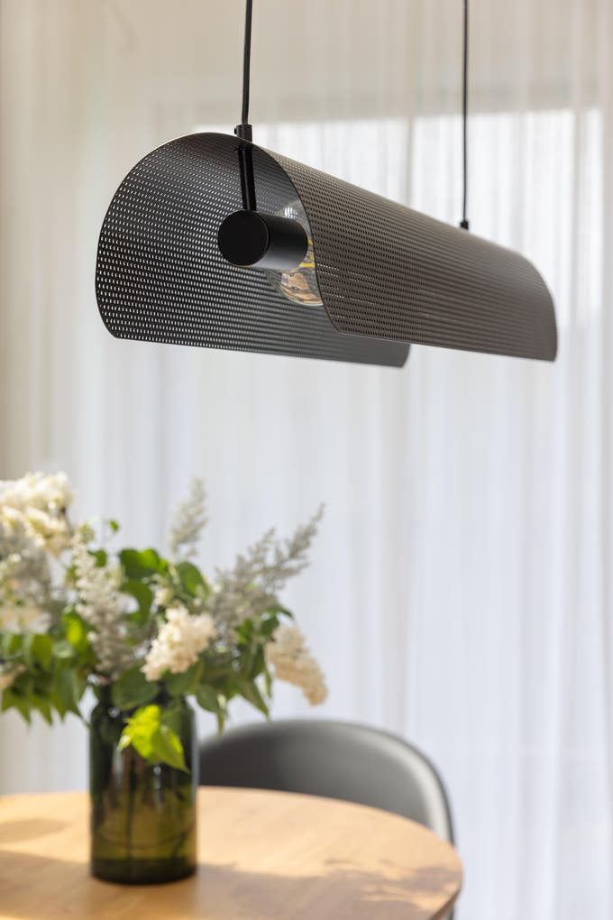 lampa w stylu industrialnym w jadalni