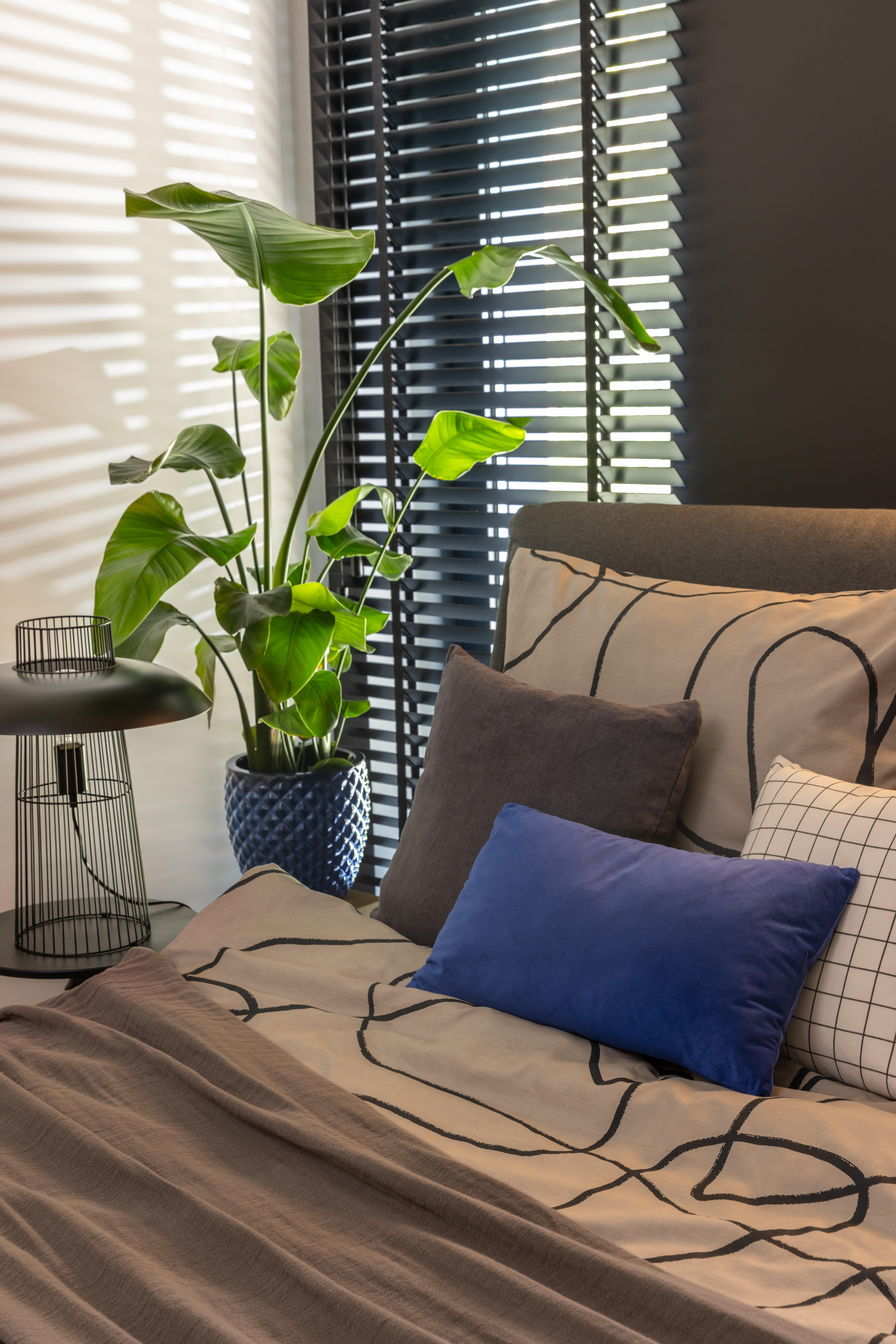 Poduszka welurowa Dubbo granatowa 50 x 30 cm Inspire - 8