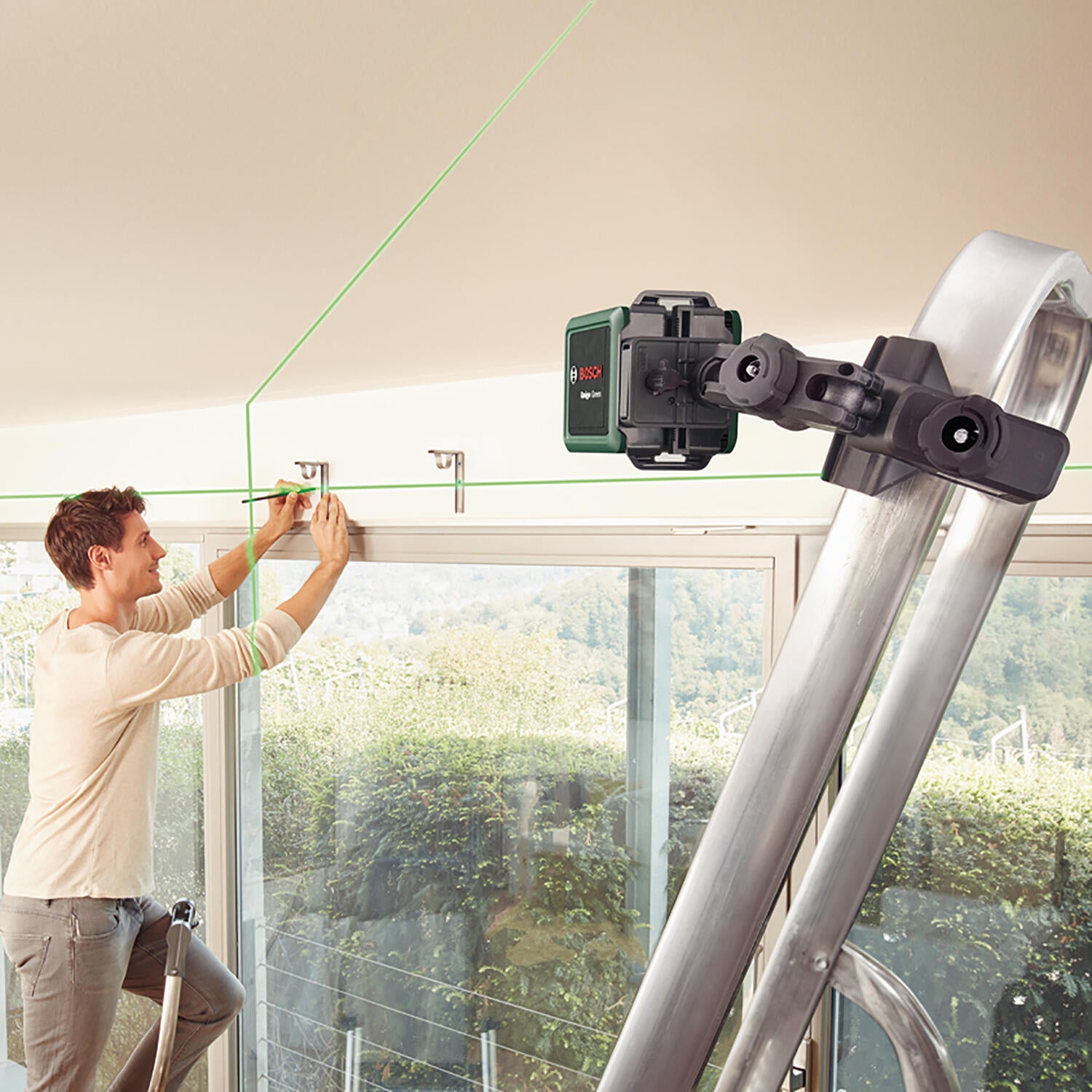 Niveau laser à croix vert BOSCH Quigo Green + 1 pince MM3 - 4